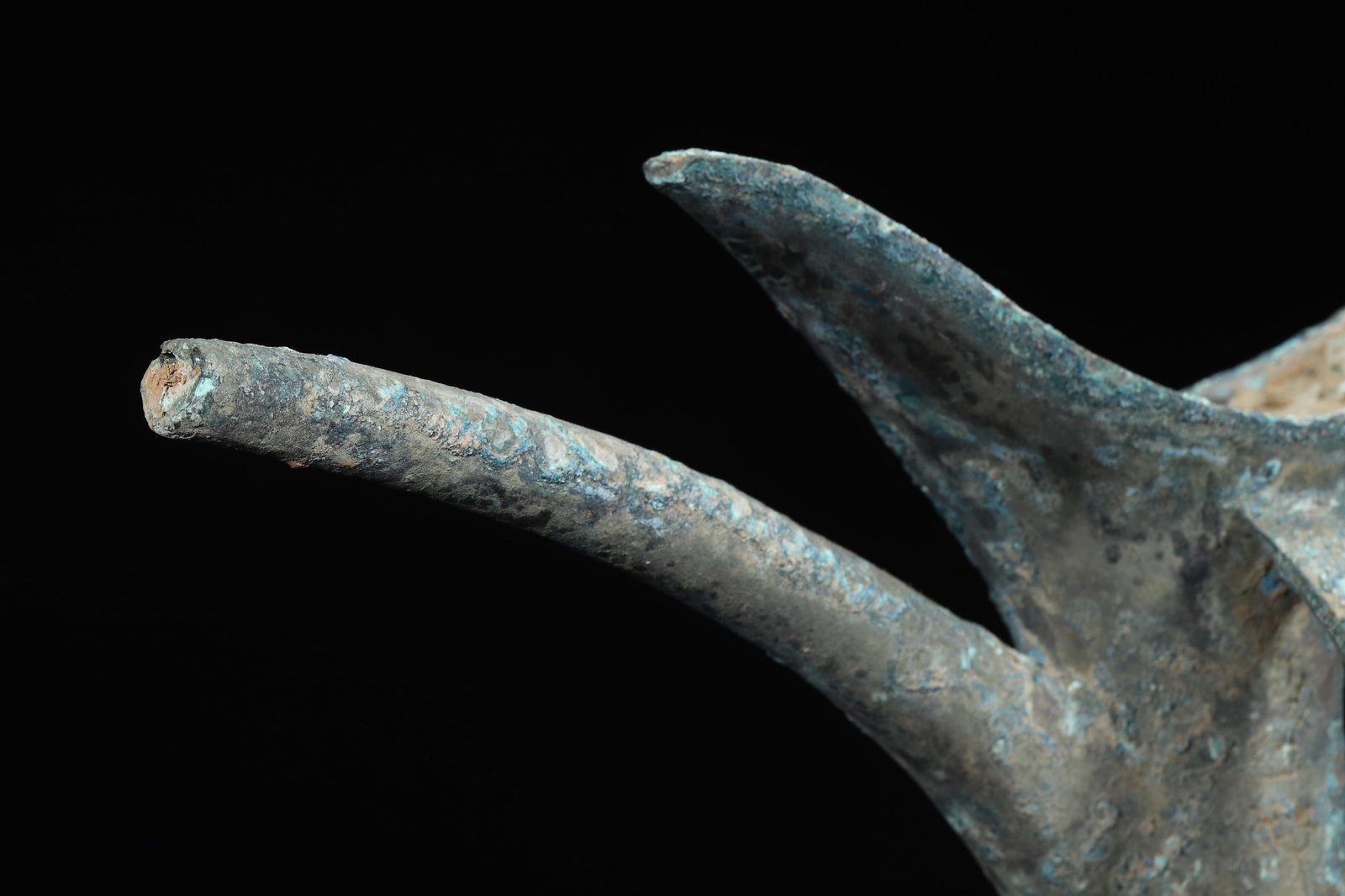 Late Shang Dynasty Bronze Plain Jue Vessel - 5