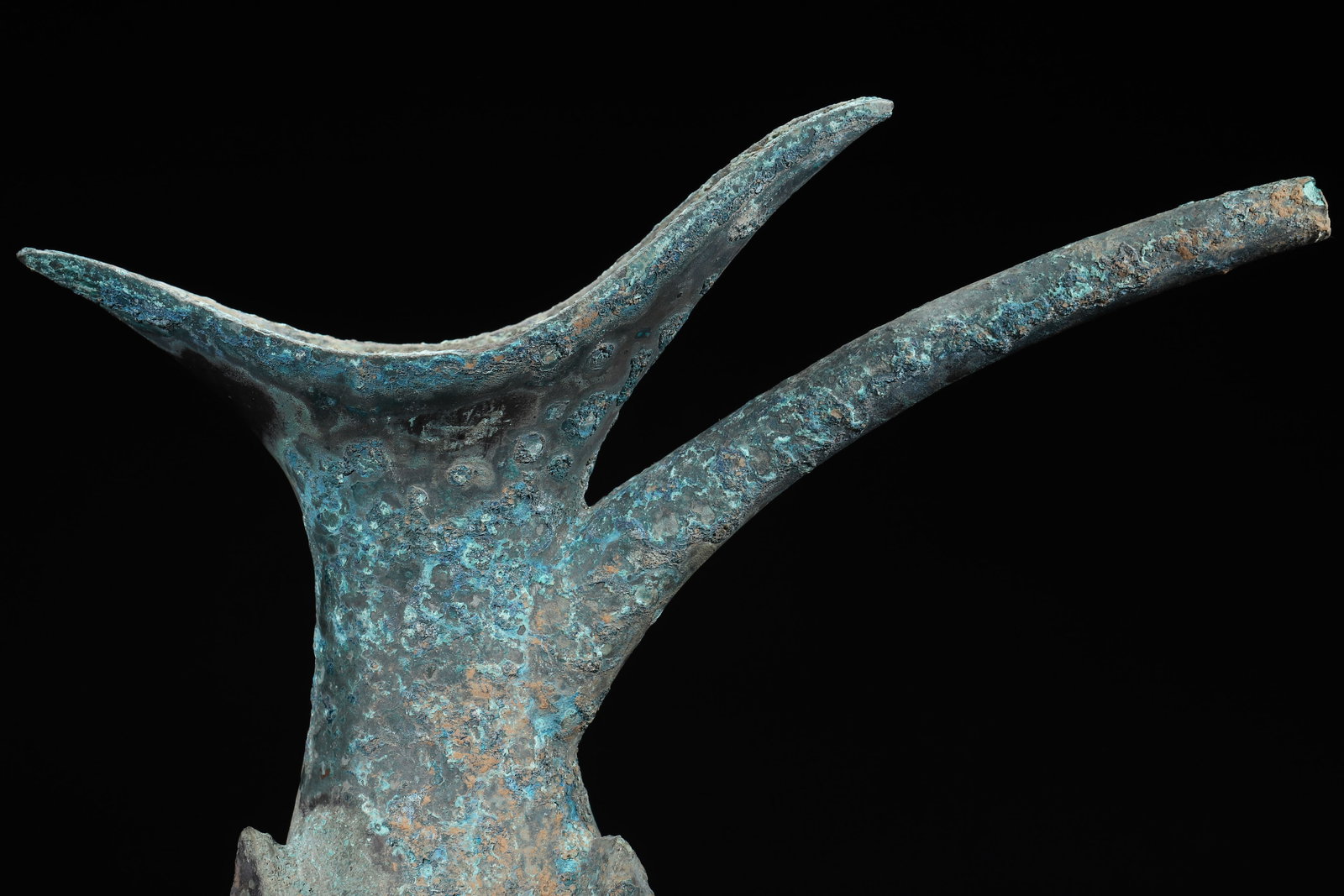 Late Shang Dynasty Bronze Plain Jue Vessel - 7