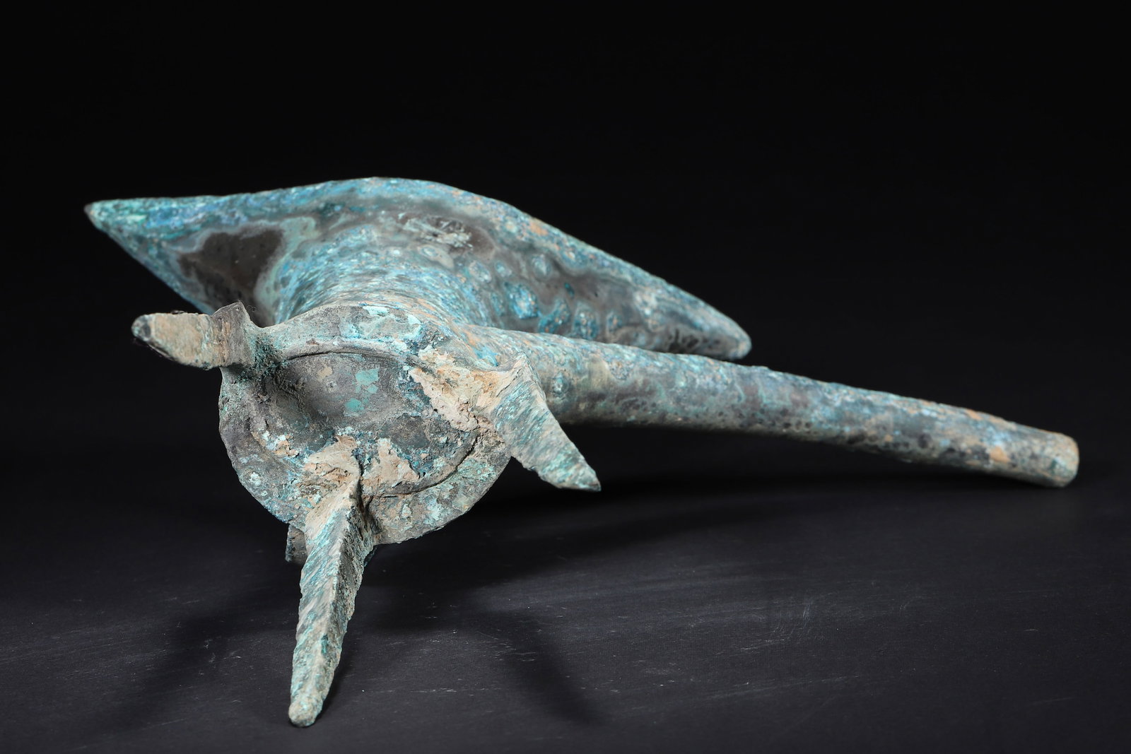 Late Shang Dynasty Bronze Plain Jue Vessel - 8