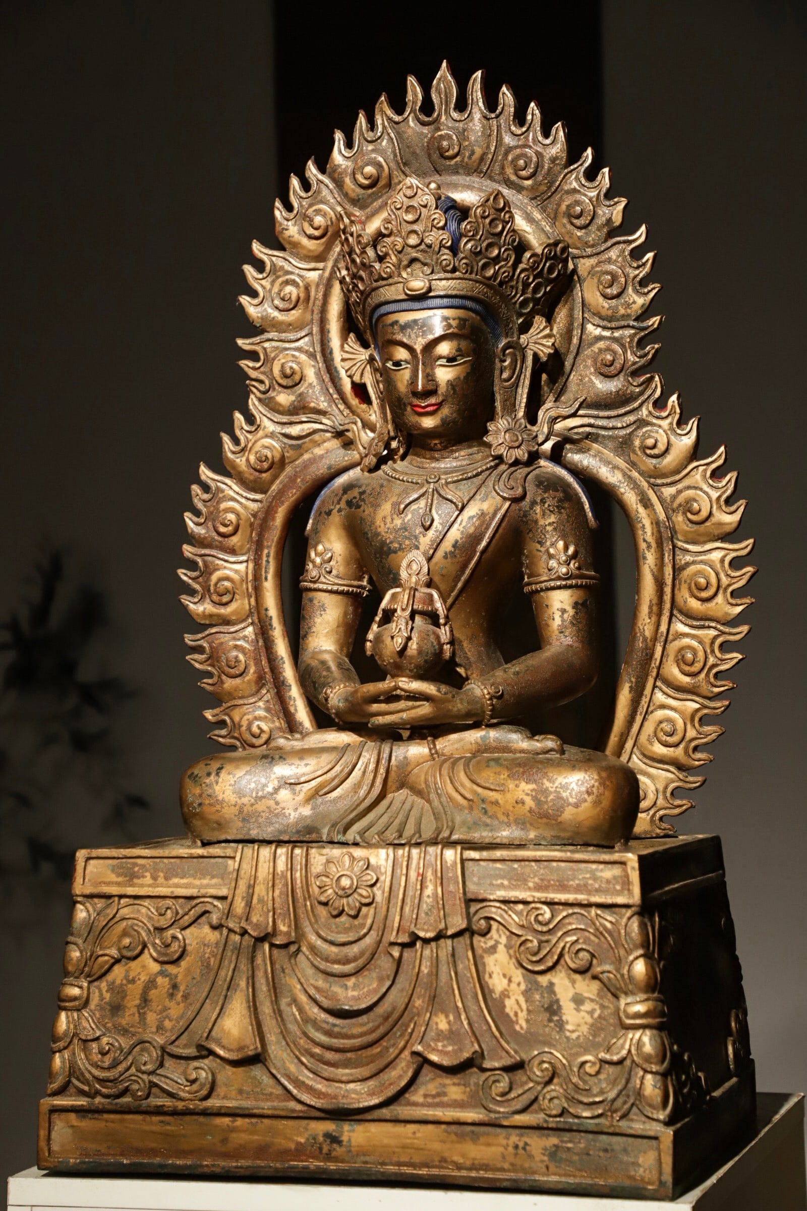 A Gilt Bronze Statue of Amitayus Buddha, Qing Dynasty - 2