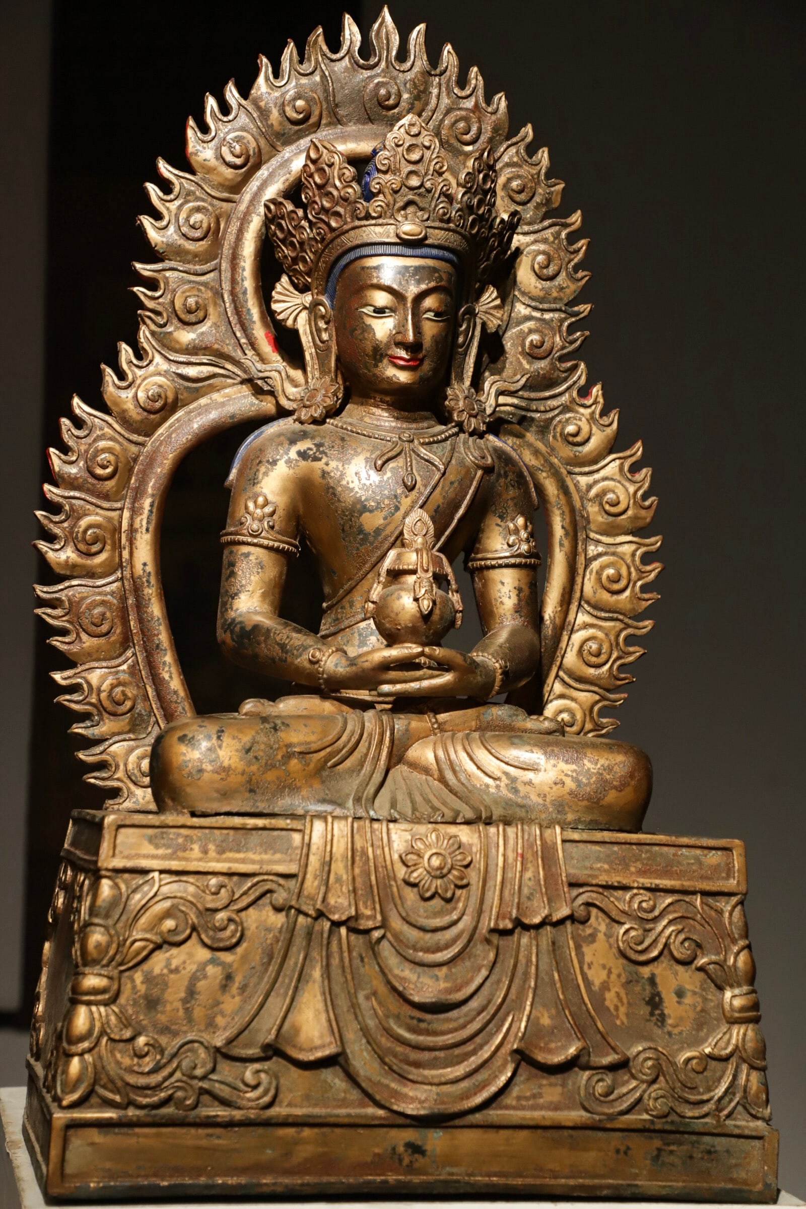 A Gilt Bronze Statue of Amitayus Buddha, Qing Dynasty - 3