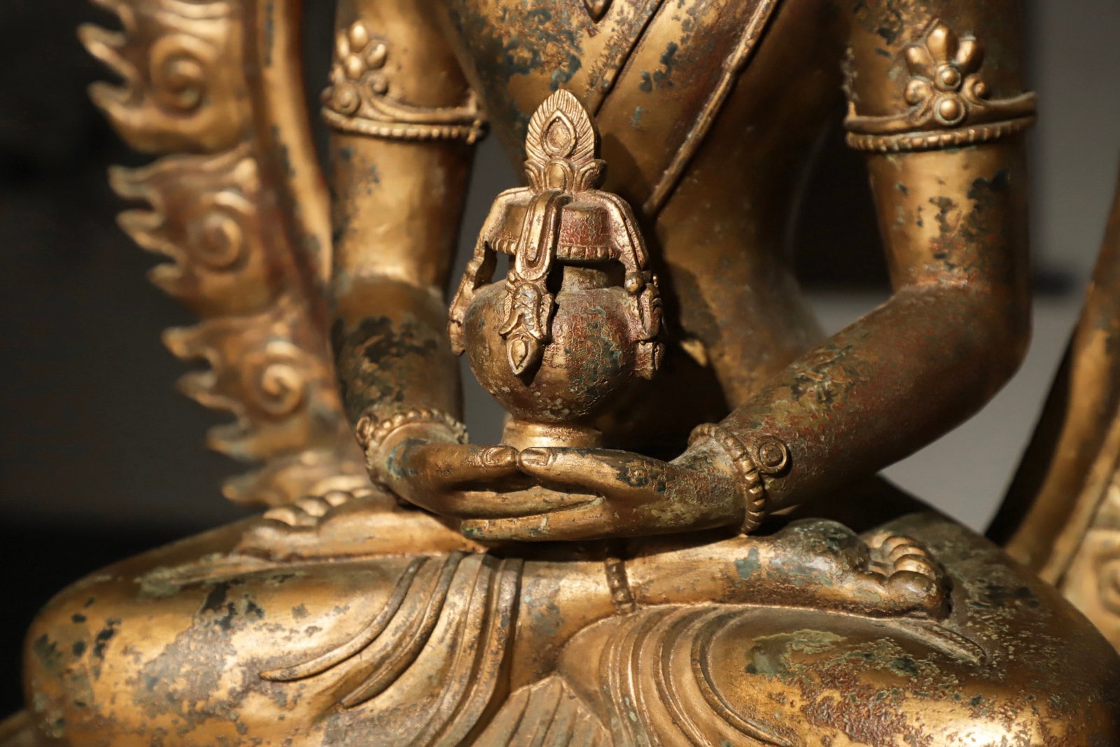 A Gilt Bronze Statue of Amitayus Buddha, Qing Dynasty - 4