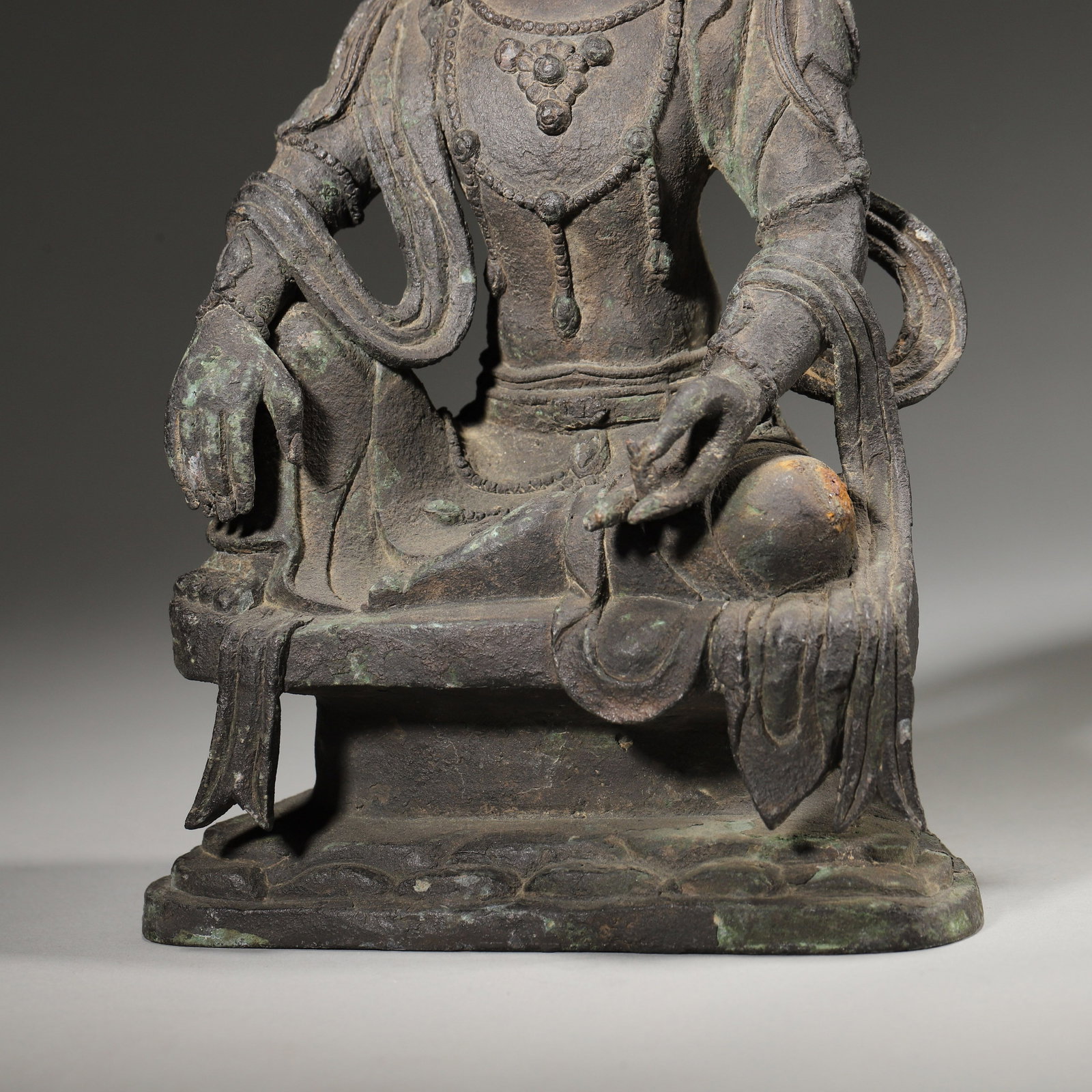 A Bronze Seated Guanyin Statue, Ming Dynasty - 3