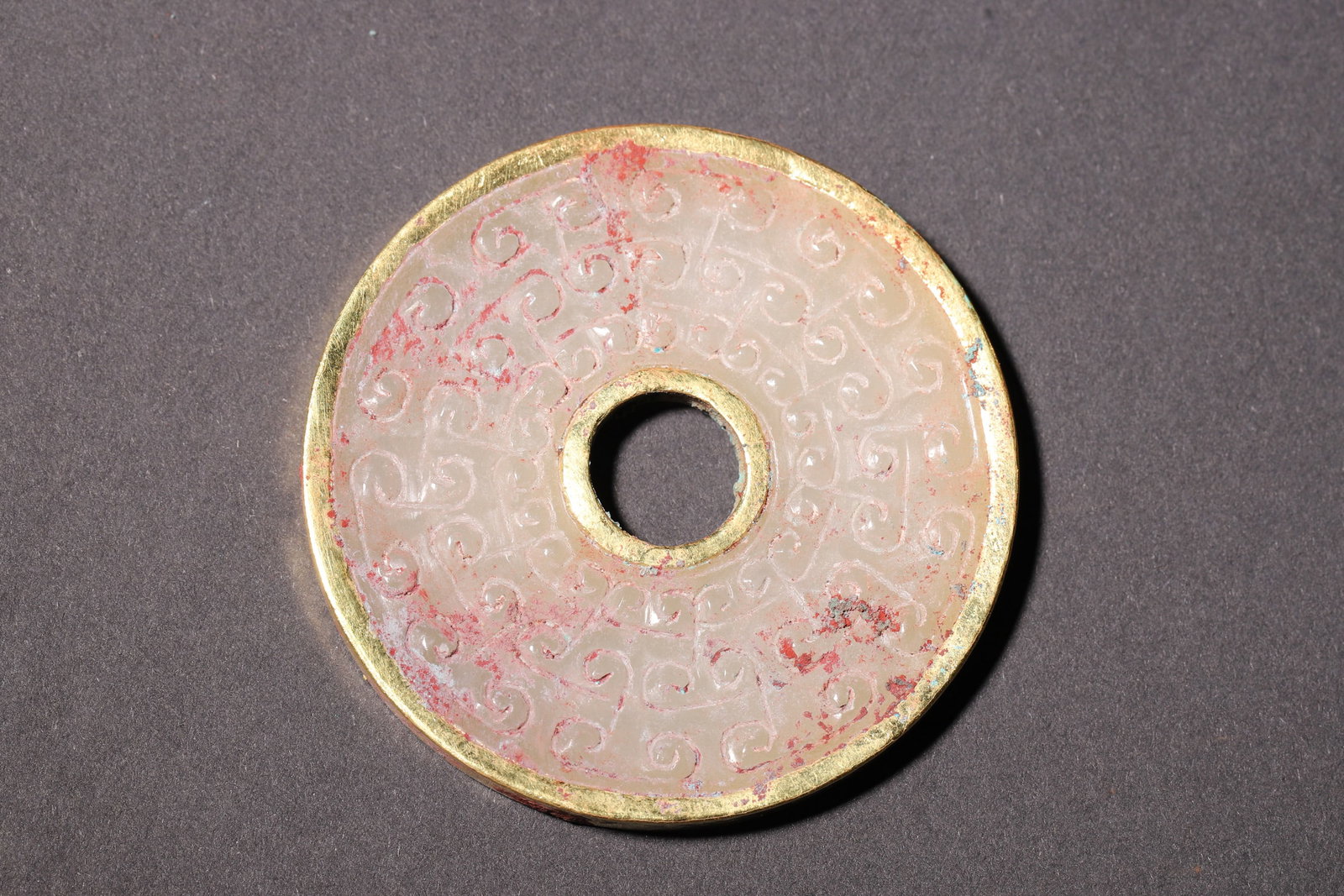 A Jade Bi Disc with Gilt Bronze Rim and Cloud Pattern - Han Dynasty - 4