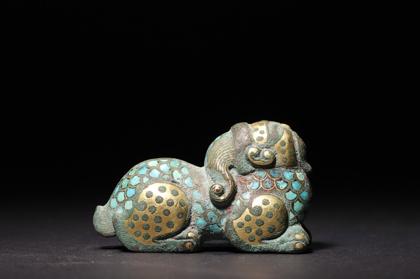 A Han Dynasty Bronze Beast Paperweight with Gold/Silver Inlay and Turquoise - 4