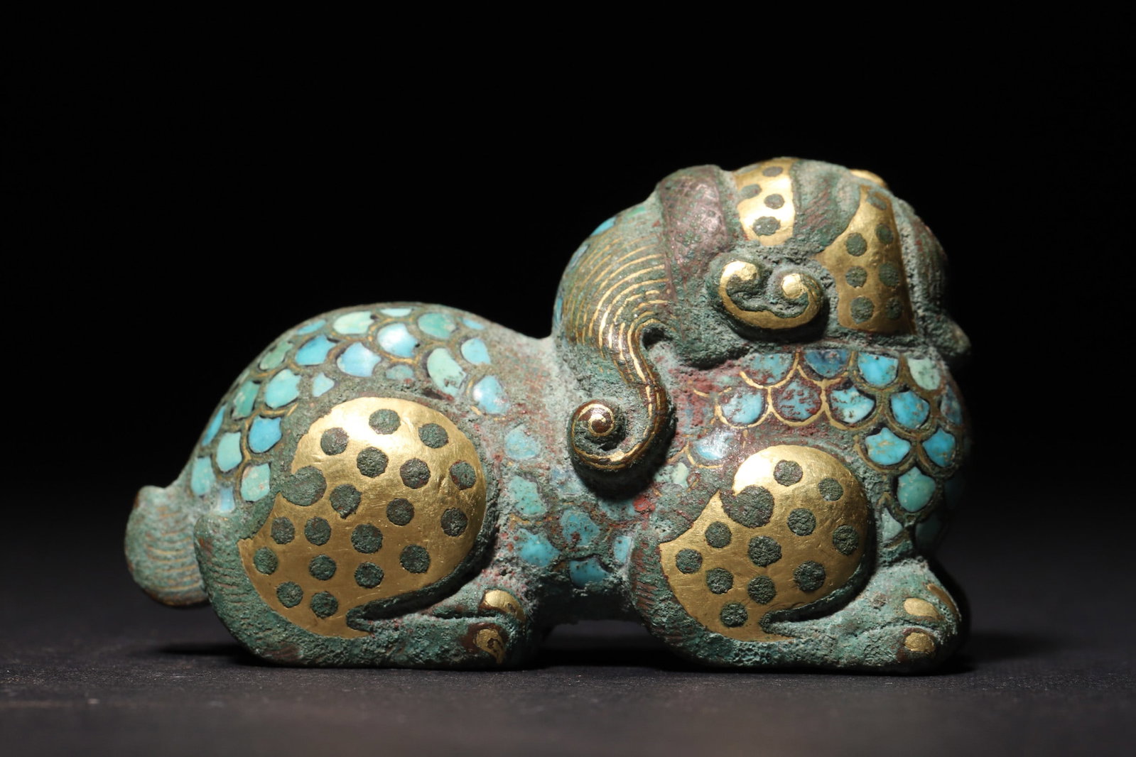 A Han Dynasty Bronze Beast Paperweight with Gold/Silver Inlay and Turquoise - 5