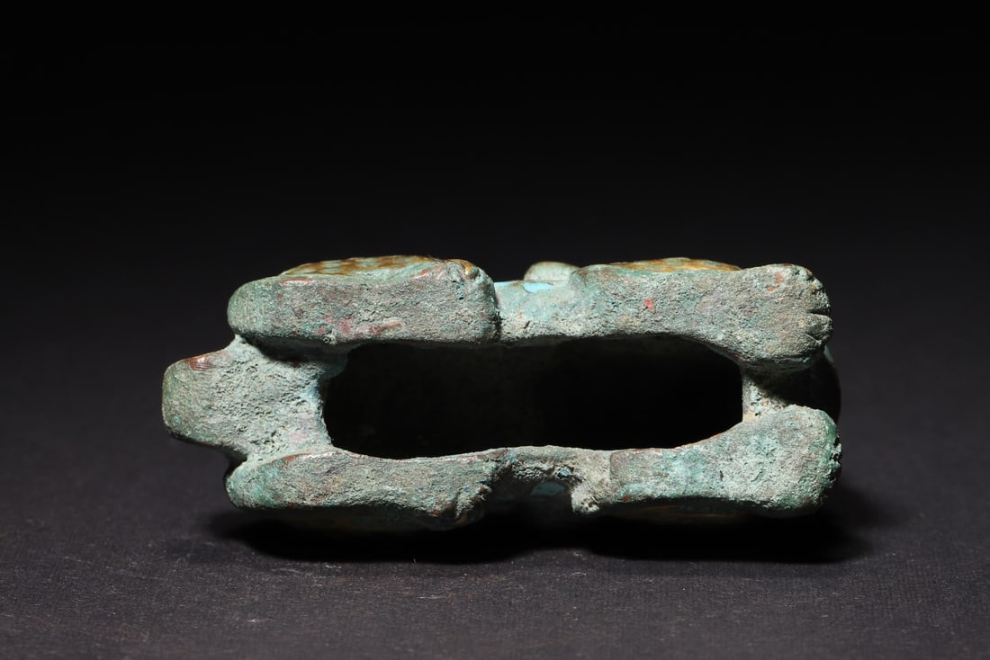 A Han Dynasty Bronze Beast Paperweight with Gold/Silver Inlay and Turquoise - 7
