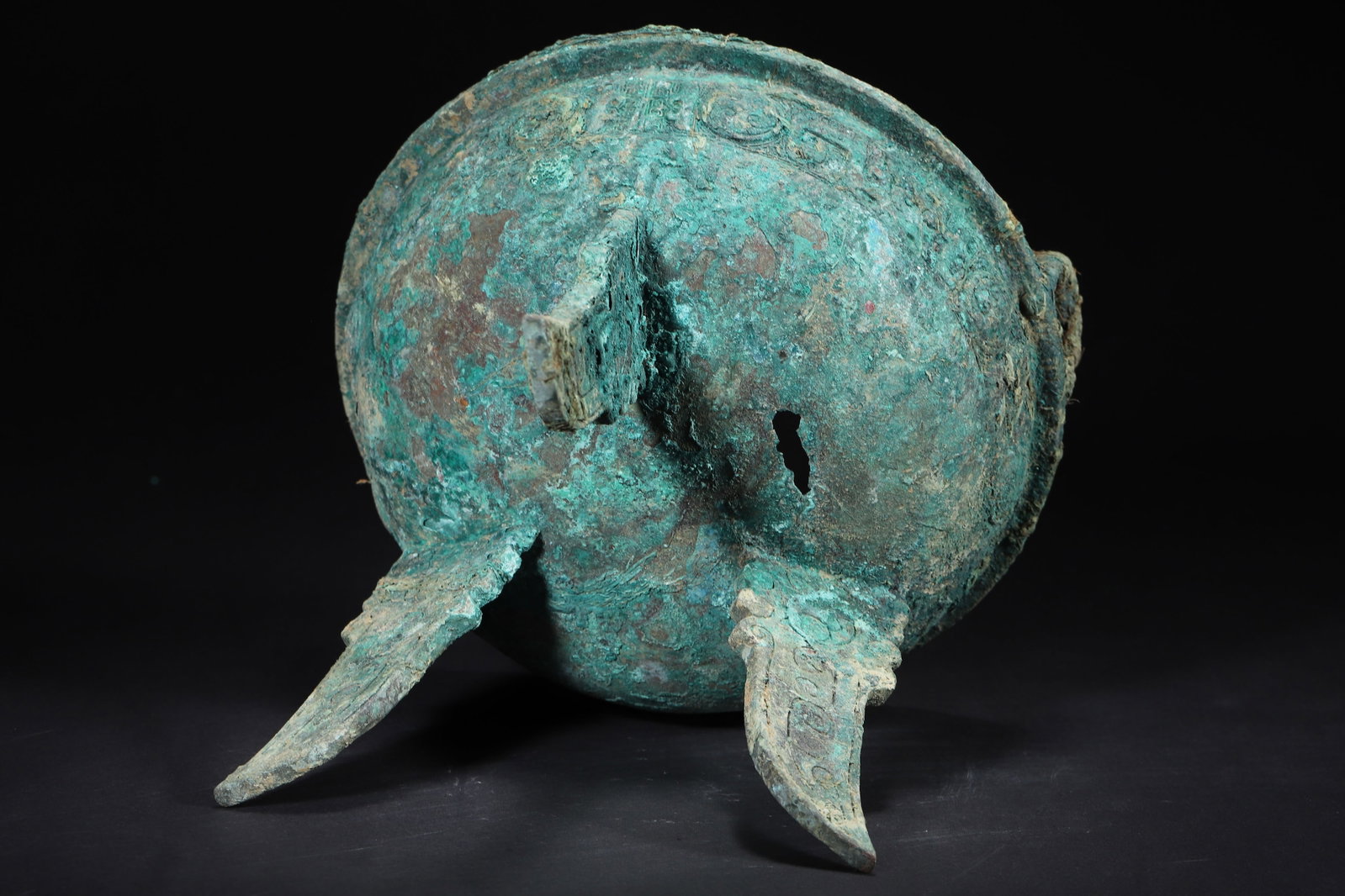 Late Shang Dynasty Bronze Ding with Taotie Pattern and Flat Feet - 8