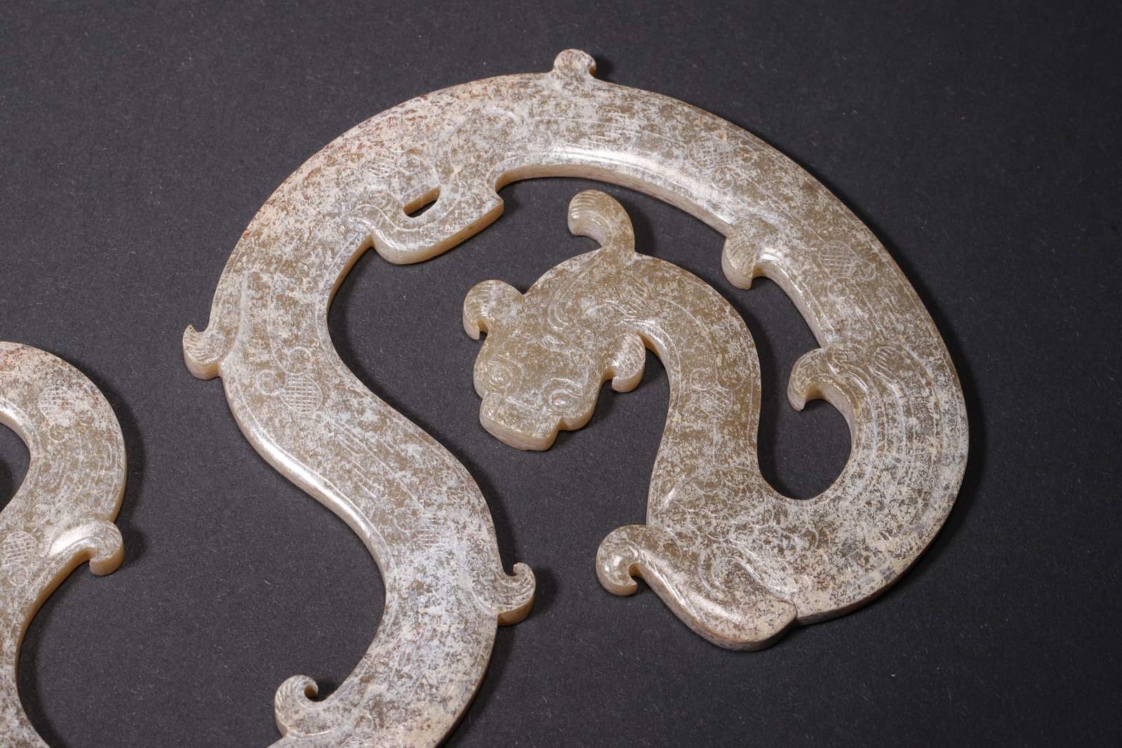 An Ancient Jade S-Shaped Dragon Pendant - Han Dynasty - 6
