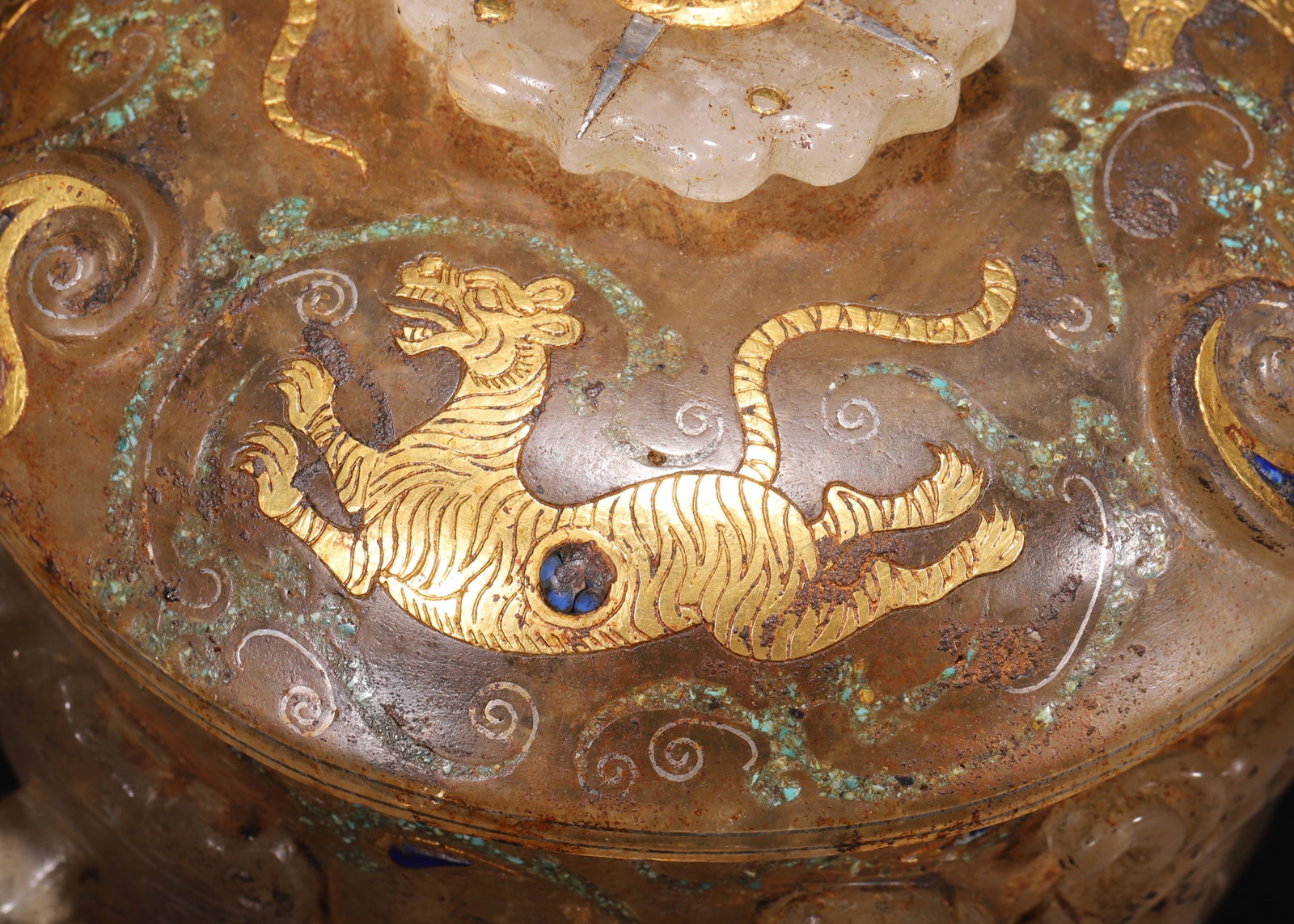 A Crystal Cup with Gold and Silver Inlay and Gemstone Inlay, Han Dynasty - 6