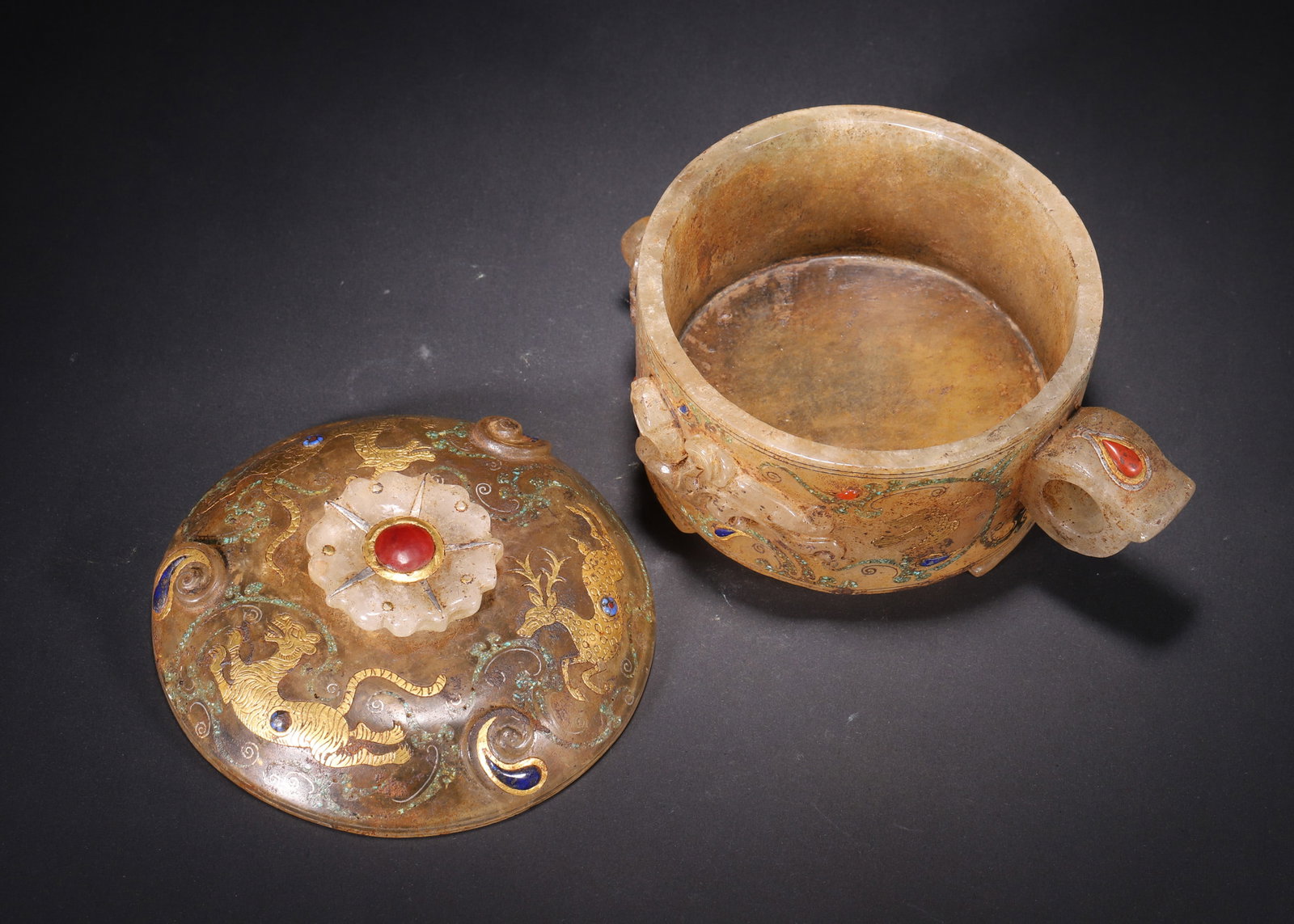 A Crystal Cup with Gold and Silver Inlay and Gemstone Inlay, Han Dynasty - 8