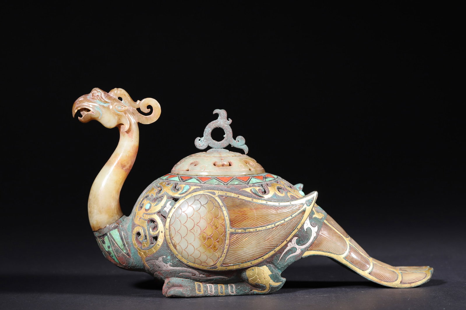 A Bronze Phoenix Censer with Gold/Silver & Turquoise & Hetian Jade Inlays - Han Dynasty: Length 20.0cm (7.87in), Width 9.0cm (3.54in), Height 12.0cm (4.72in), Weight 772.0g (1.7lb)A Han Dynasty phoenix-shaped censer, crafted with bronze, gold and silver inlay, turquoise and Hetian jade. T