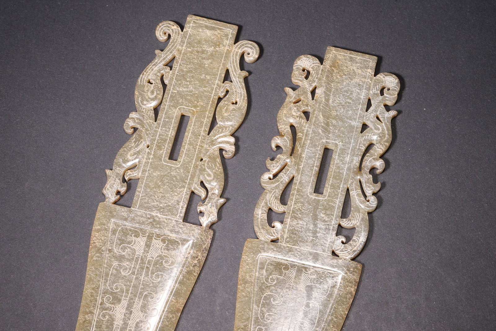 A Pair of Ancient Jade Ge with Dragon and Phoenix Motif - Han Dynasty - 2