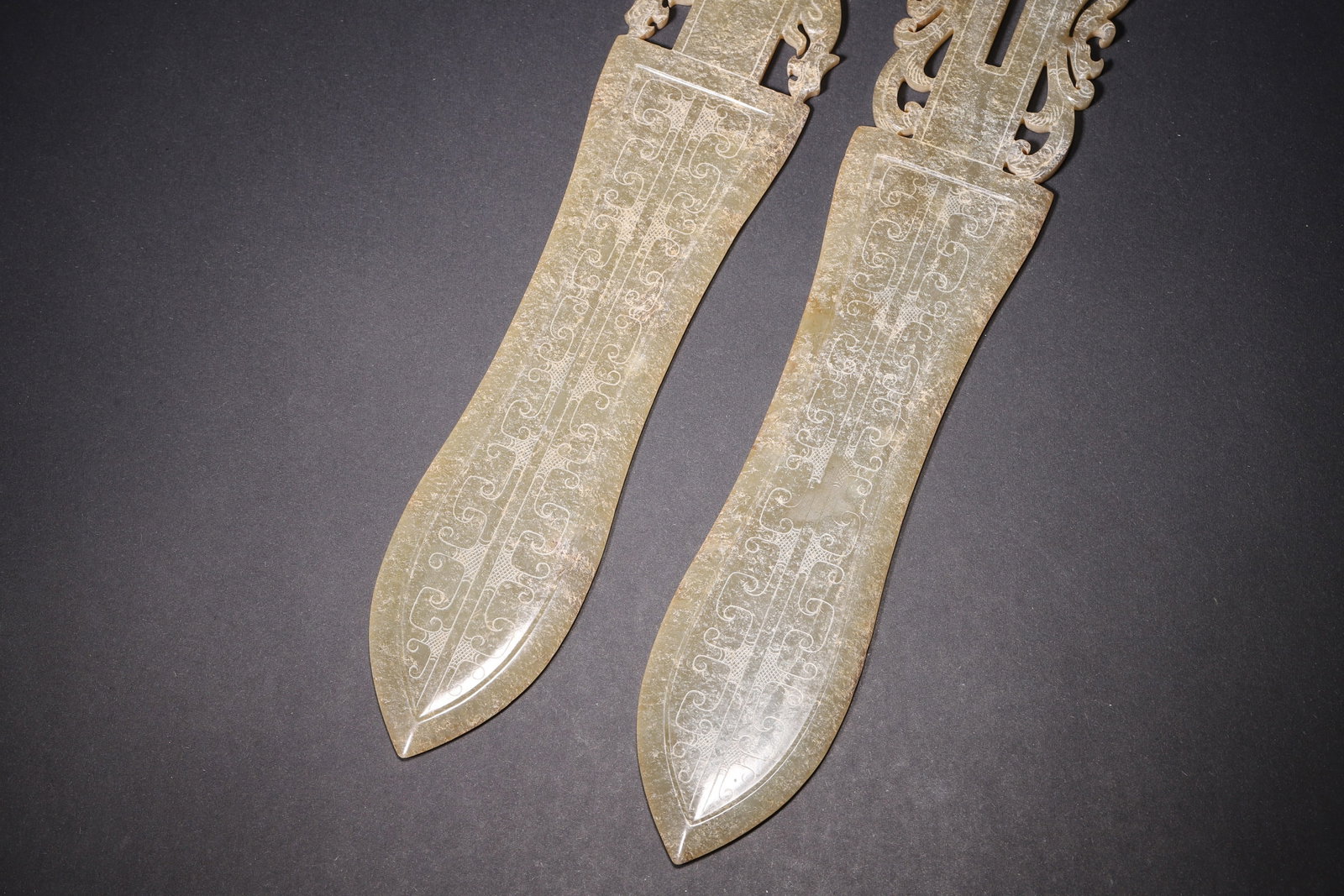 A Pair of Ancient Jade Ge with Dragon and Phoenix Motif - Han Dynasty - 3
