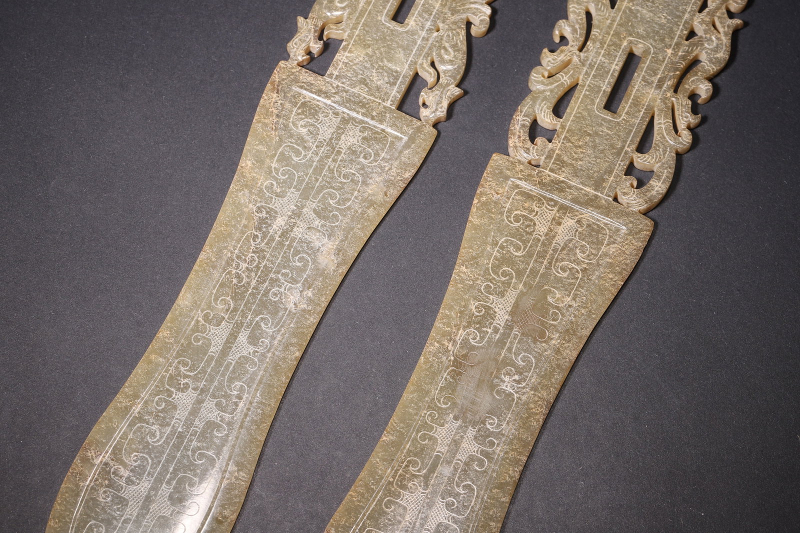 A Pair of Ancient Jade Ge with Dragon and Phoenix Motif - Han Dynasty - 6