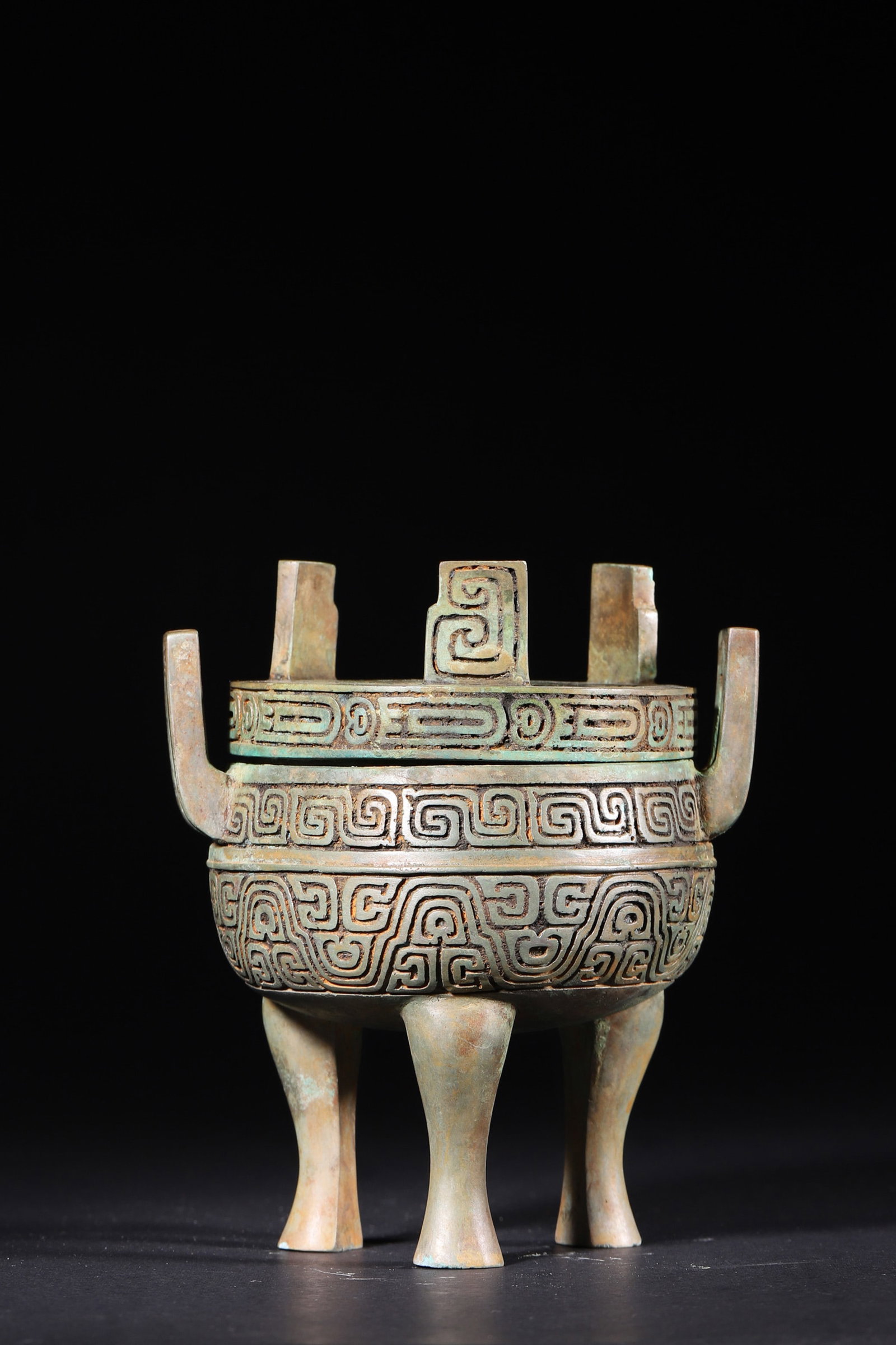 A Bronze Ding with Qiequ Patterns - Western Zhou Dynasty (1 of 6)