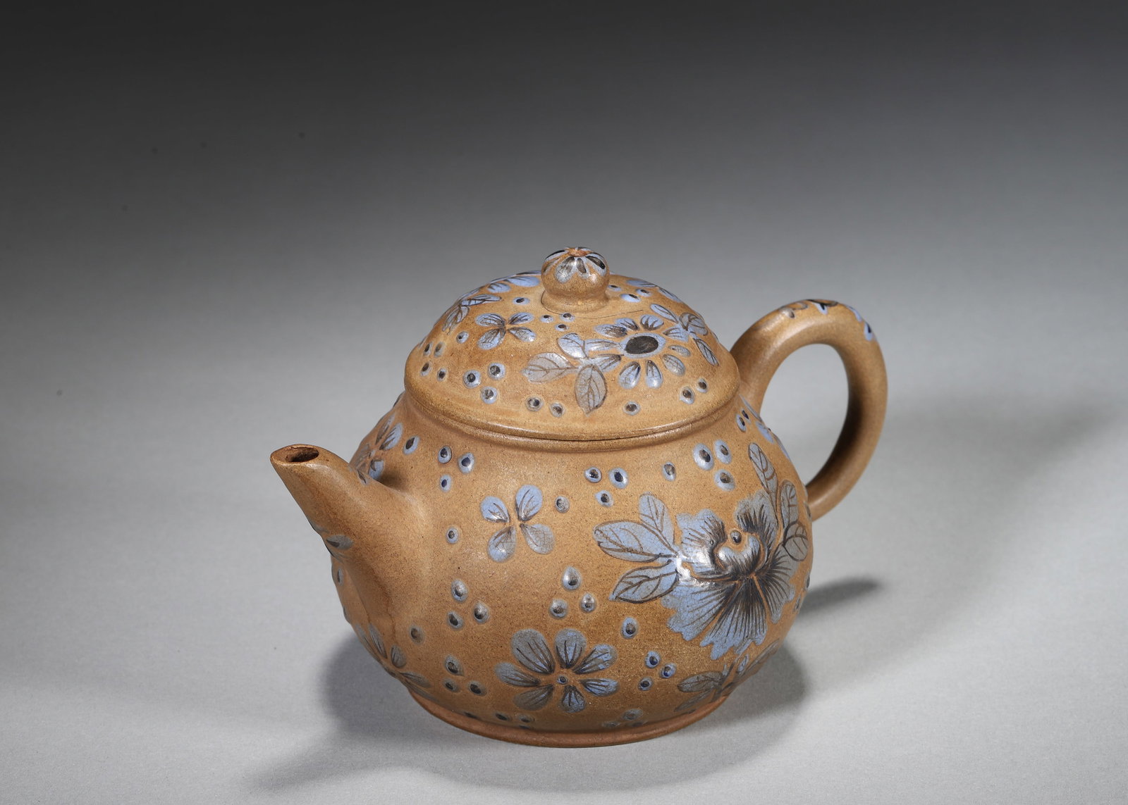 Republic Period, Wang Yinchun Mark Duanni Clay Zisha Teapot with Blue Relief Floral Decoration - 2