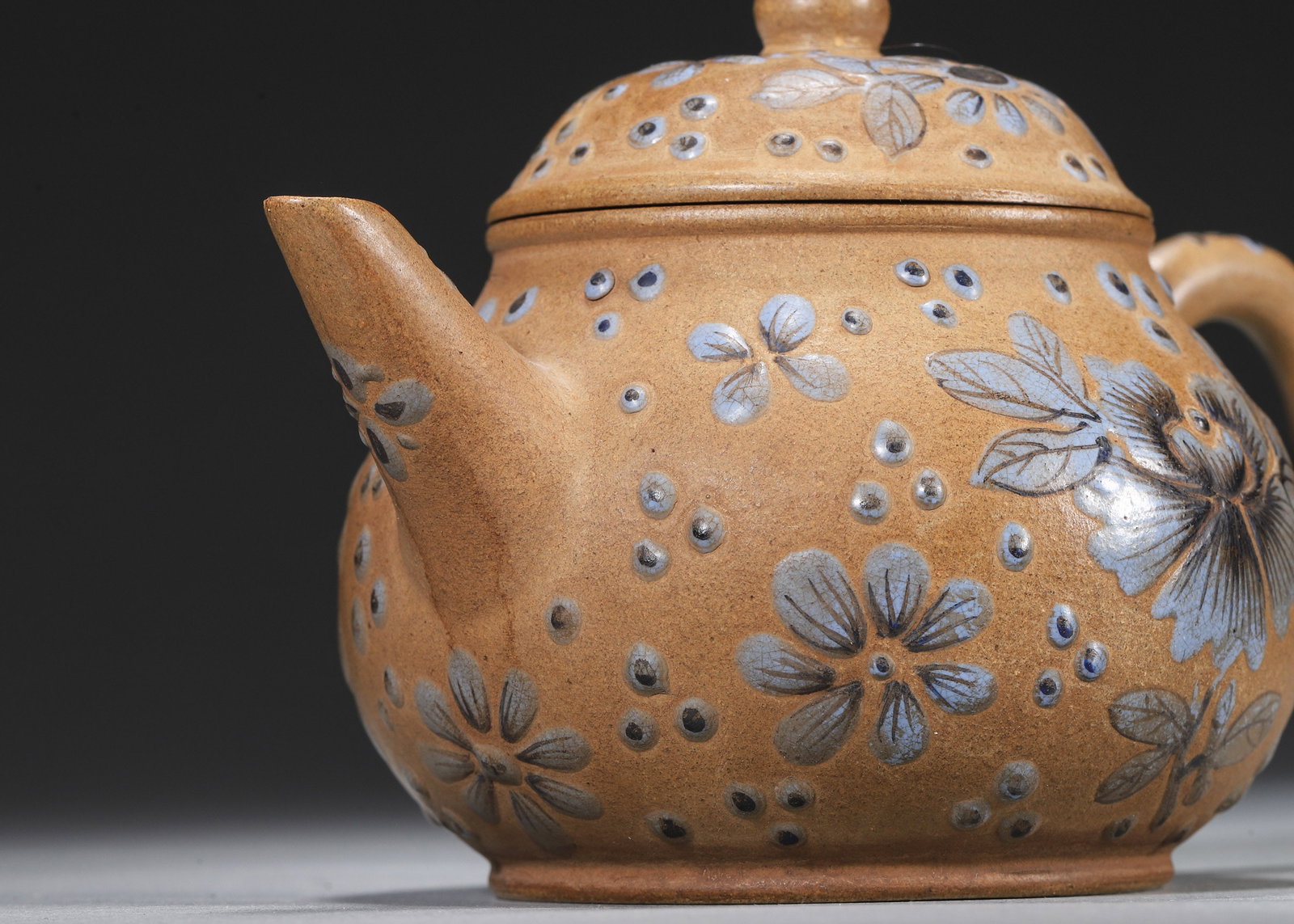 Republic Period, Wang Yinchun Mark Duanni Clay Zisha Teapot with Blue Relief Floral Decoration - 3