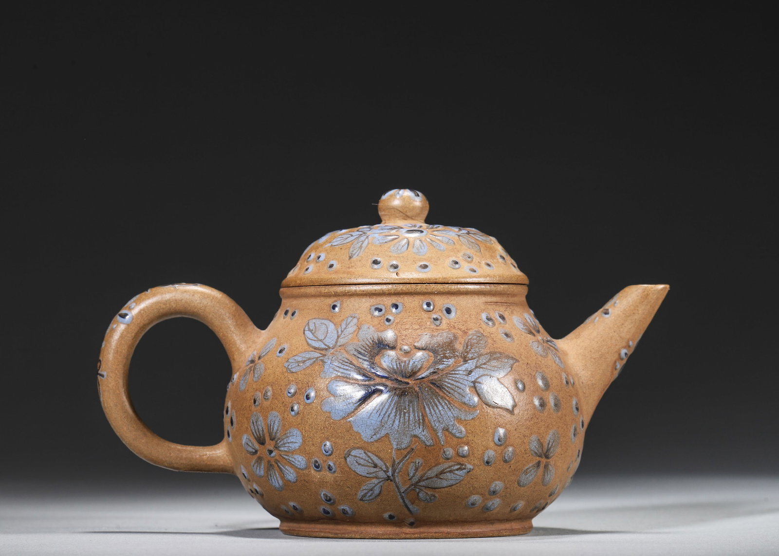 Republic Period, Wang Yinchun Mark Duanni Clay Zisha Teapot with Blue Relief Floral Decoration - 4