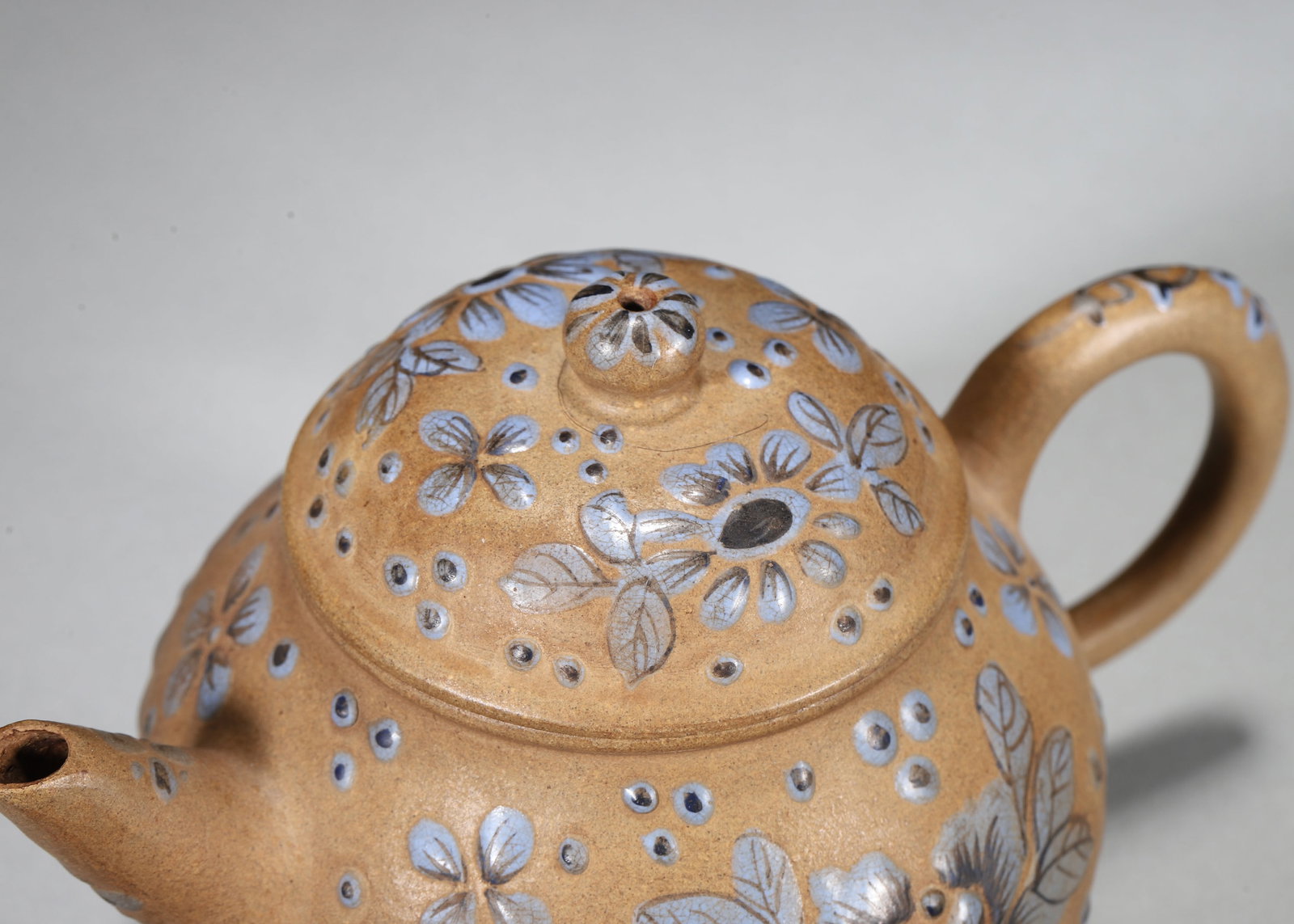 Republic Period, Wang Yinchun Mark Duanni Clay Zisha Teapot with Blue Relief Floral Decoration - 6