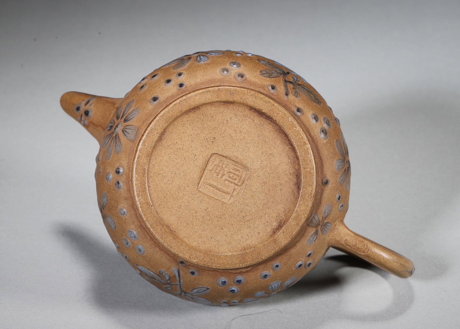 Republic Period, Wang Yinchun Mark Duanni Clay Zisha Teapot with Blue Relief Floral Decoration - 8