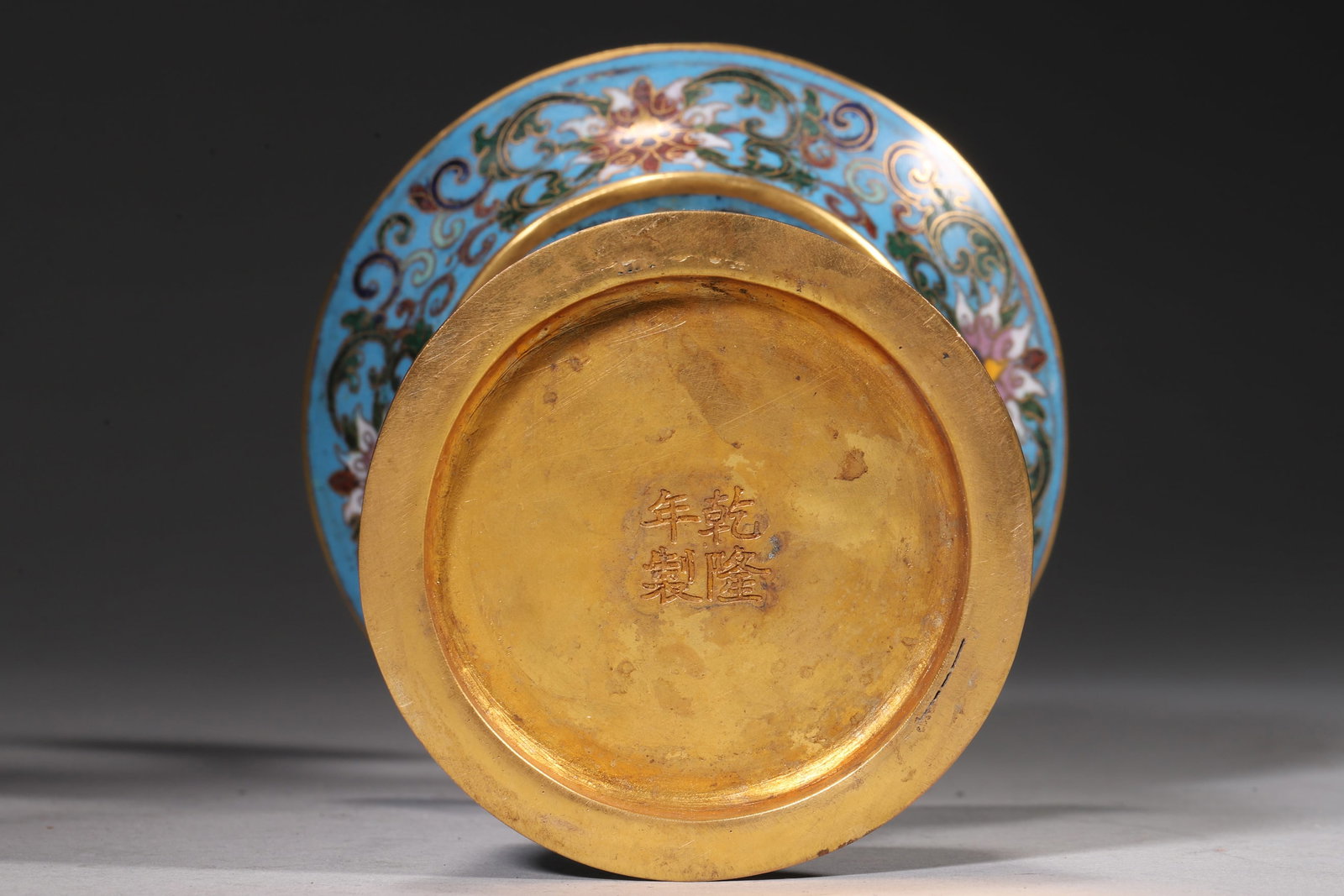One Set of Cloisonné Enamel Candlesticks with Interlocking Lotus Pattern - Qianlong Period, Qing - 10