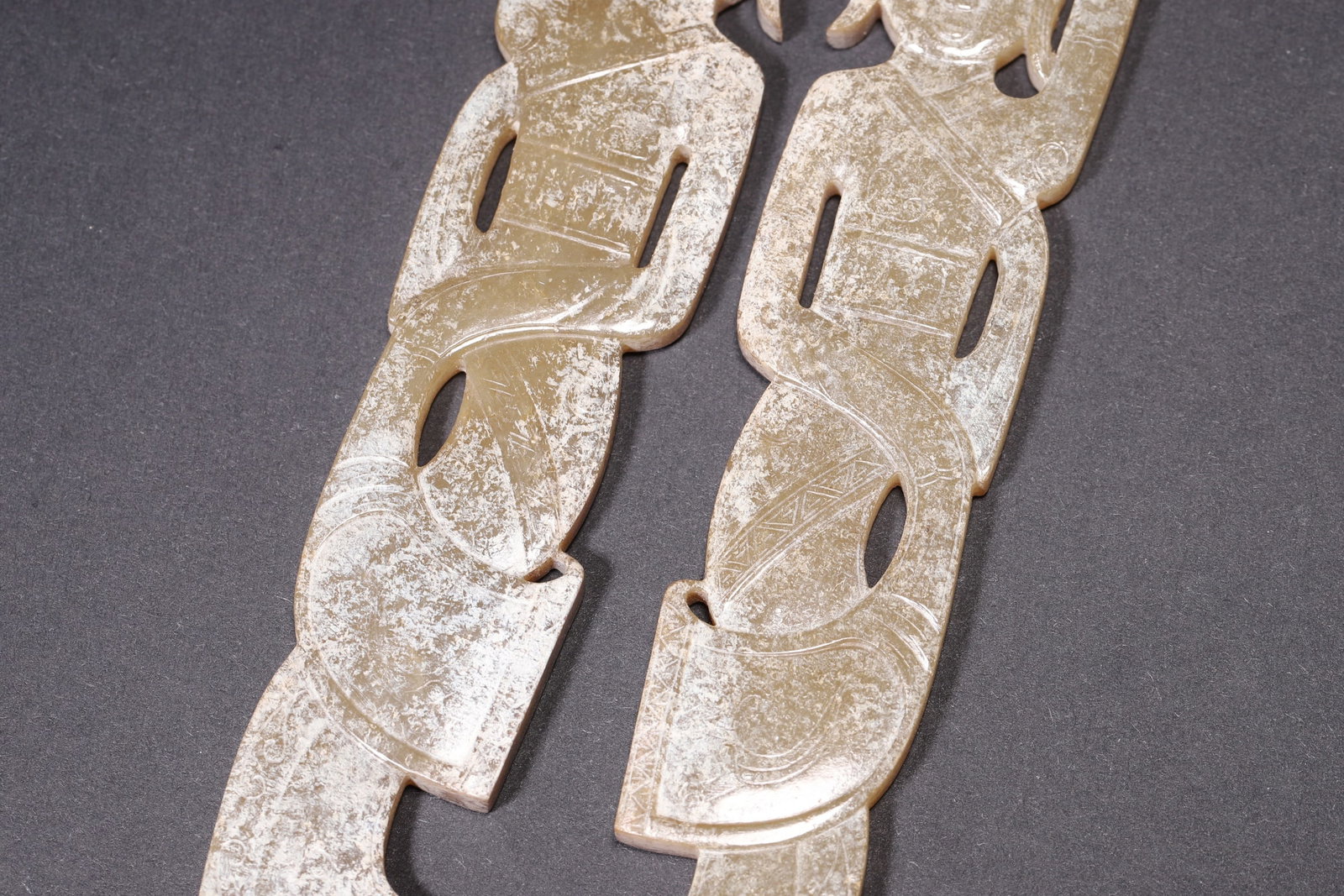 A Pair of Ancient Jade Dancer Pendants - Han Dynasty - 3