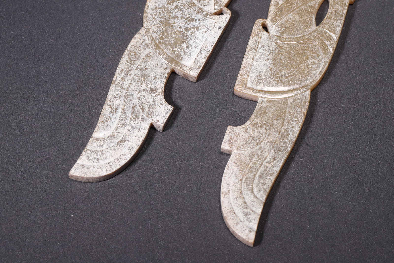 A Pair of Ancient Jade Dancer Pendants - Han Dynasty - 4