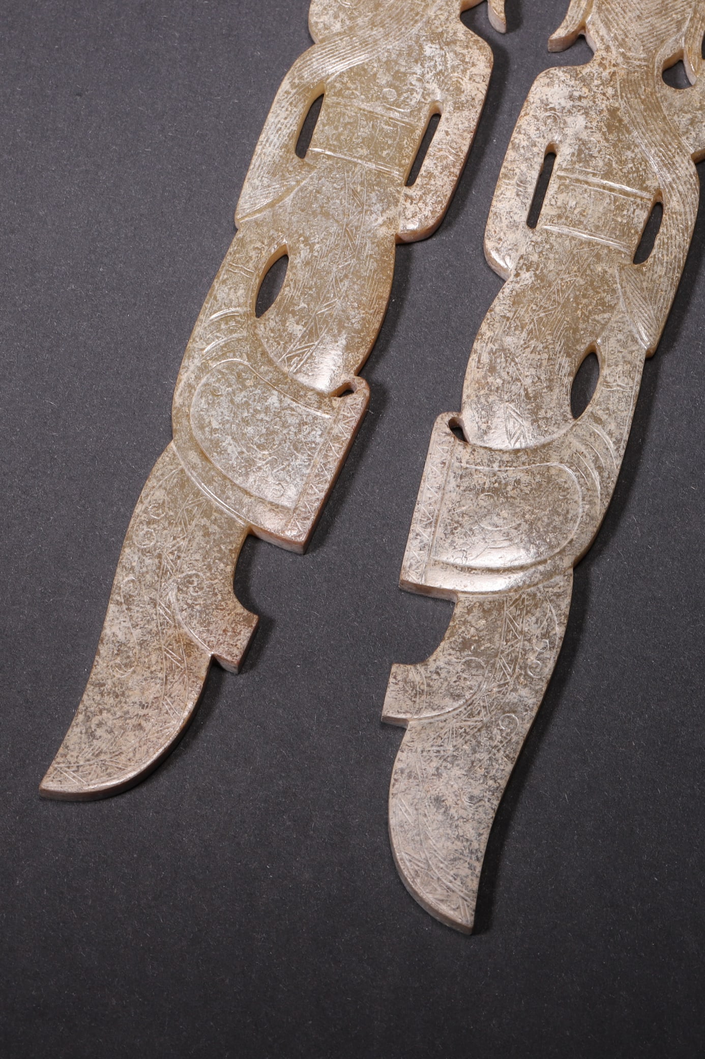 A Pair of Ancient Jade Dancer Pendants - Han Dynasty - 7
