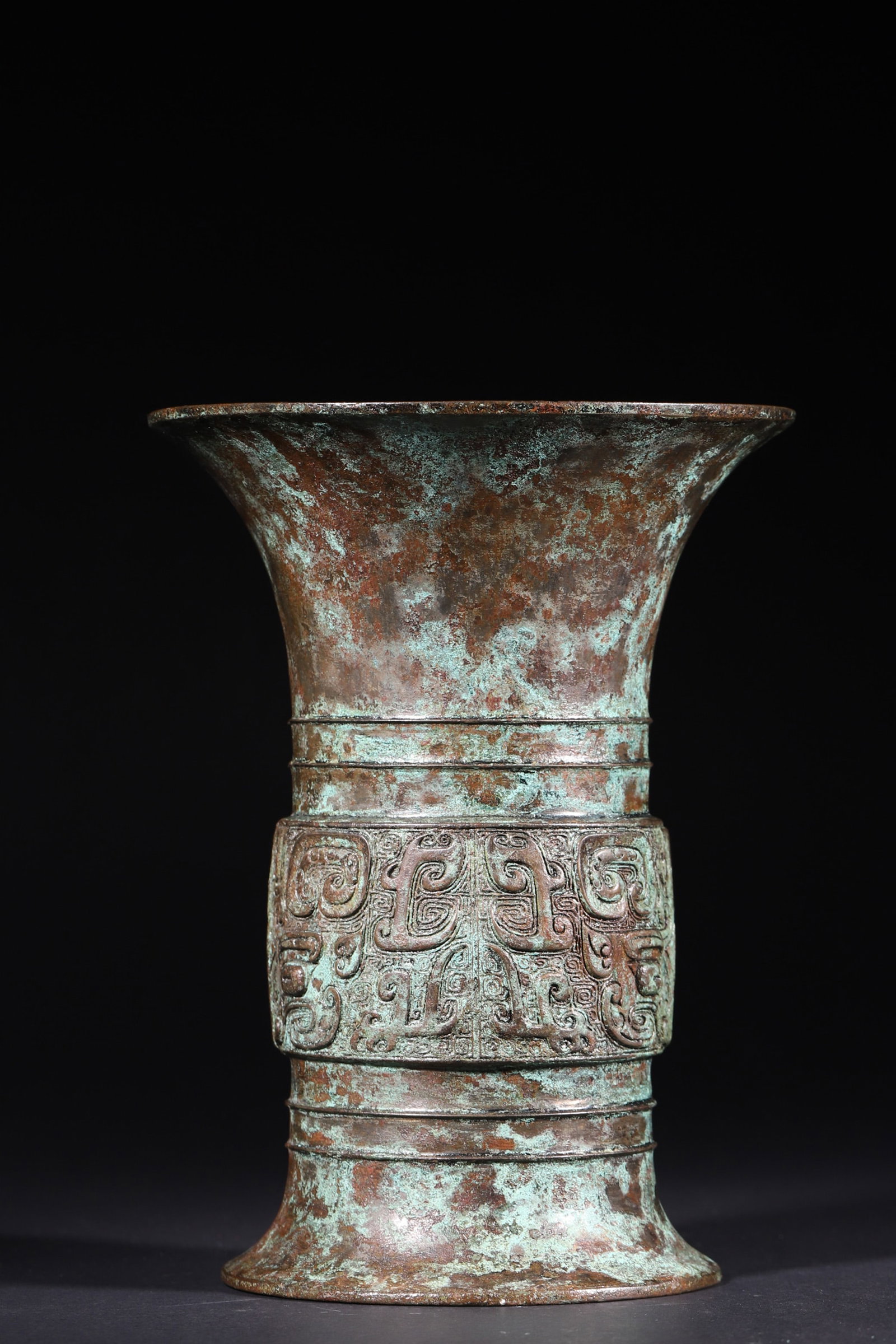 A Bronze Zun Vessel with Taotie Motifs - Late Shang Dynasty - 2
