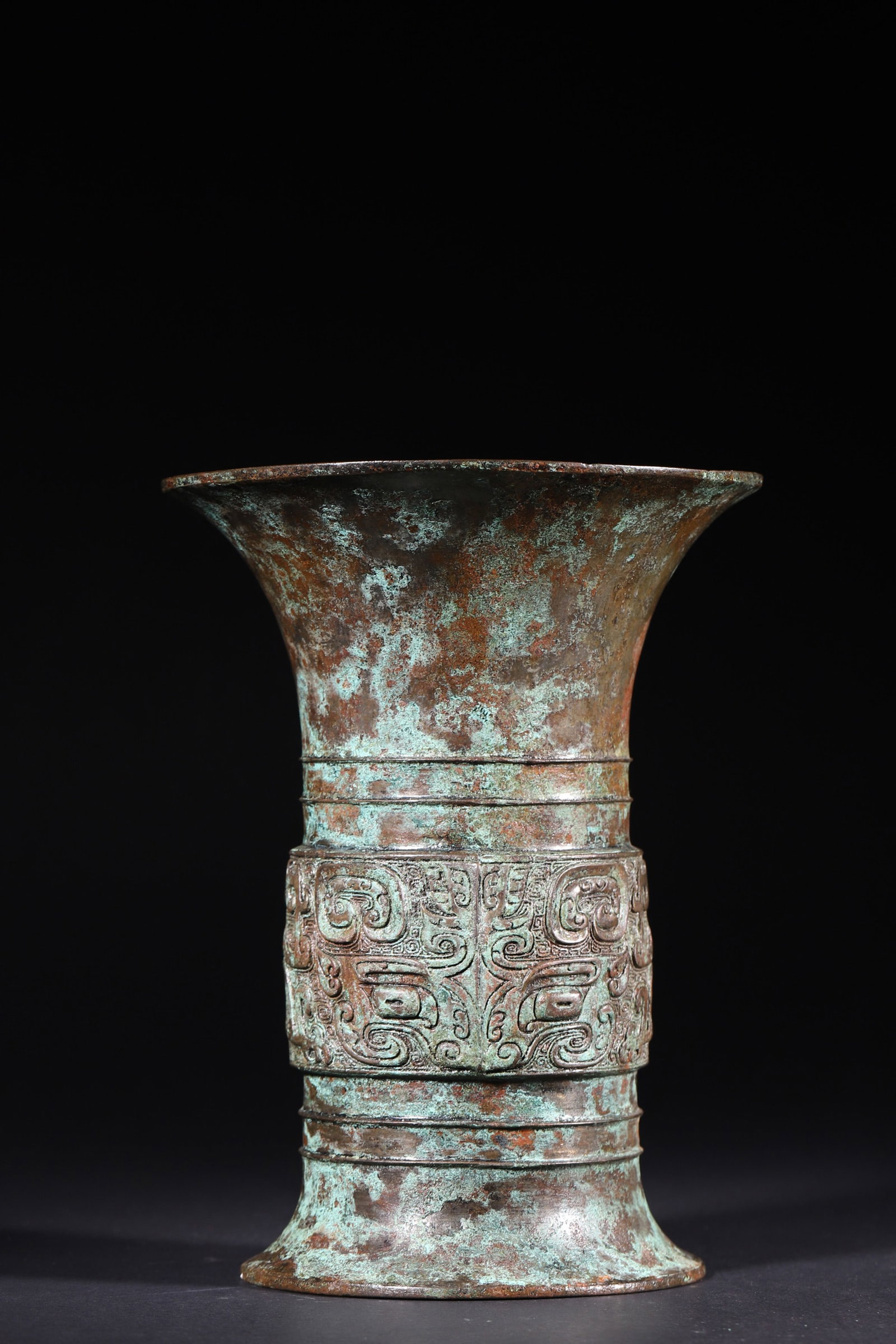 A Bronze Zun Vessel with Taotie Motifs - Late Shang Dynasty - 3