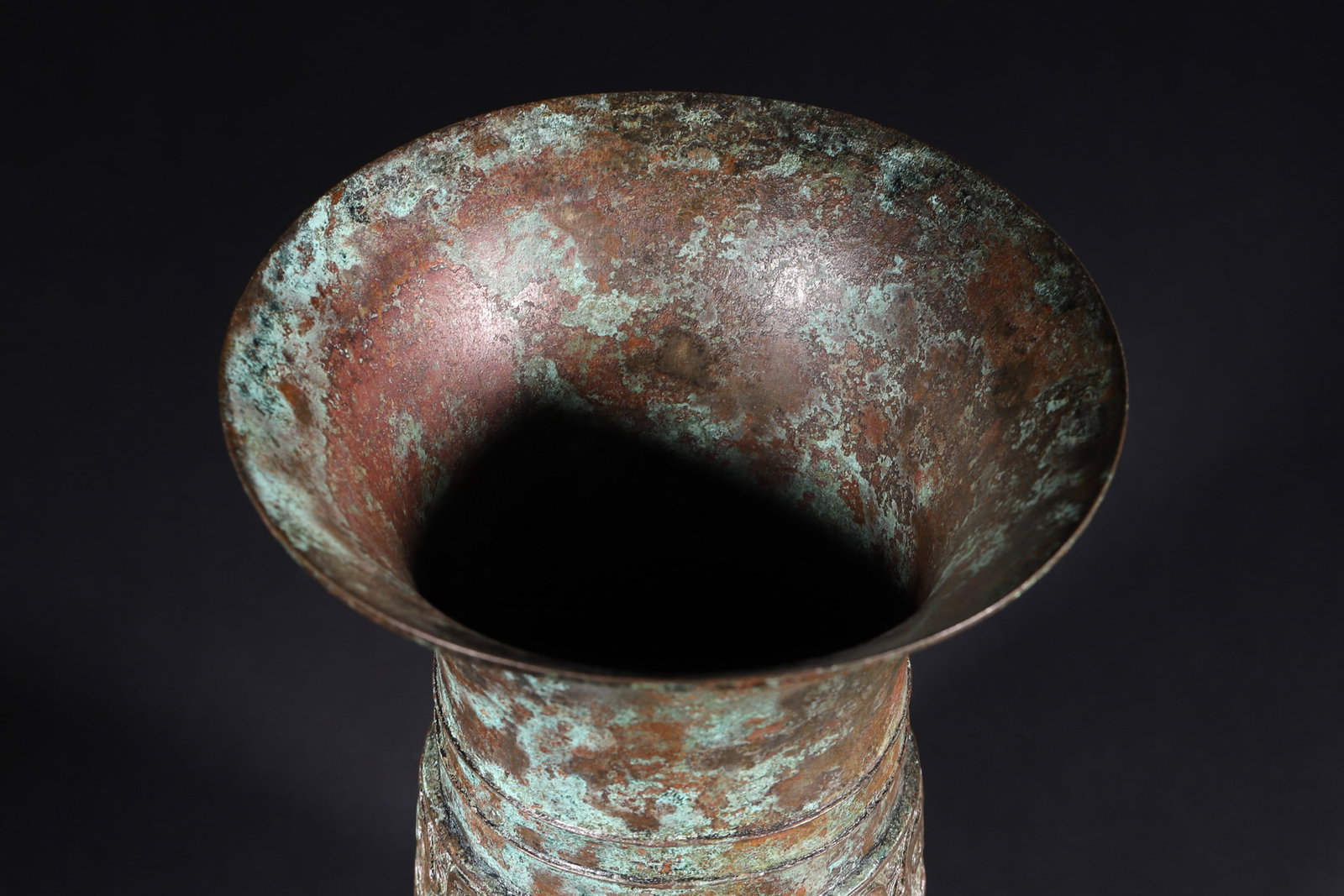 A Bronze Zun Vessel with Taotie Motifs - Late Shang Dynasty - 6