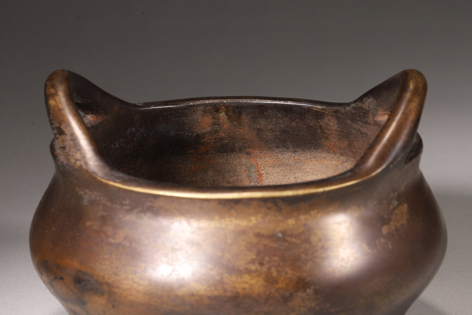 A Bronze Three-Foot Incense Burner with Bridge Handles, Ming Dynasty - 4