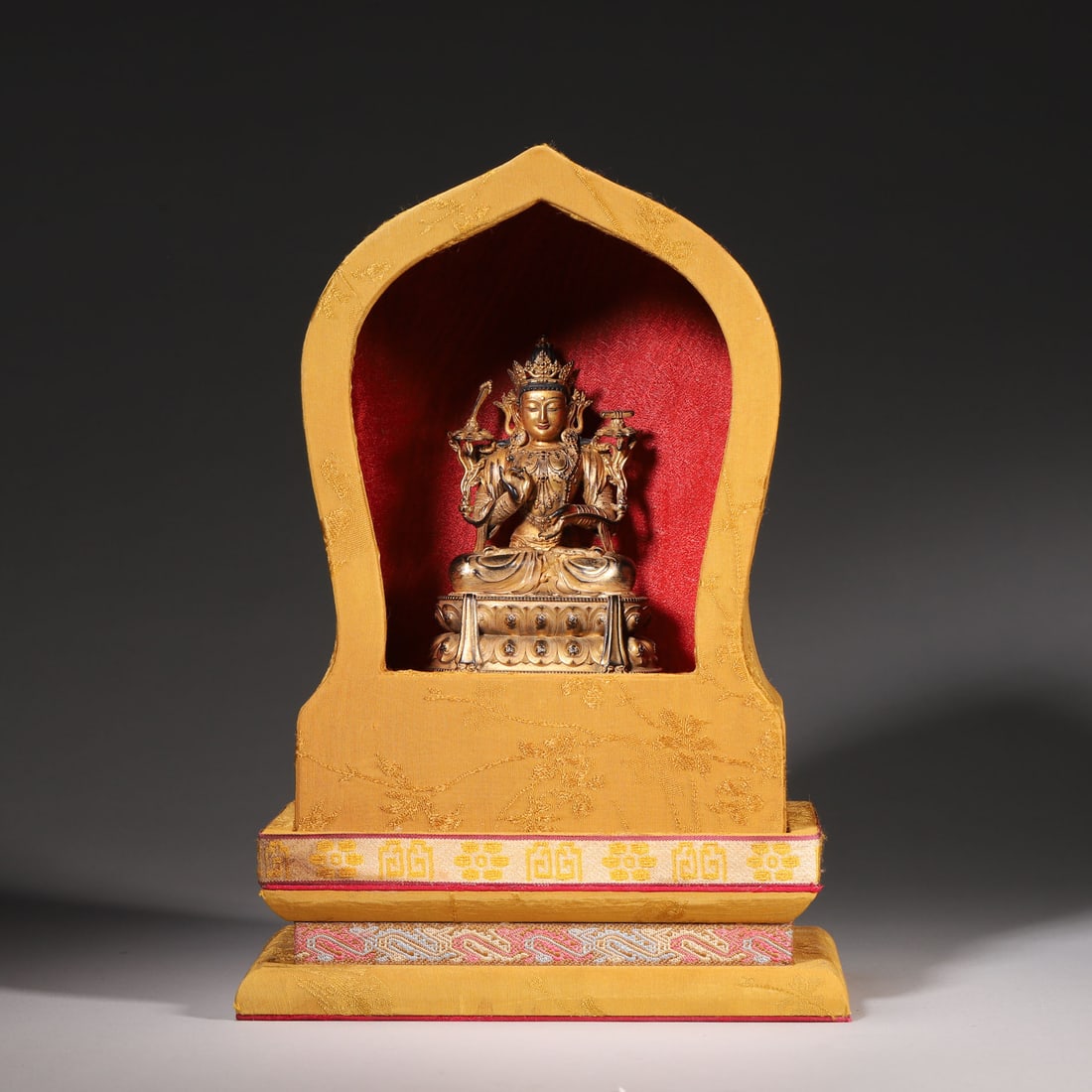 A Gilt Bronze Seated Manjushri Statue, Qing Dynasty: Buddha W 7.5cm (2.95 in); Buddha H 10.7cm (4.21 in); Shrine L 17.5cm (6.89 in); Shrine W 13cm (5.12 in); Shrine H 25cm (9.84 in); Wt 265g (0.58 lb)A Qing Dynasty gilt bronze Manjushri statue, seated o