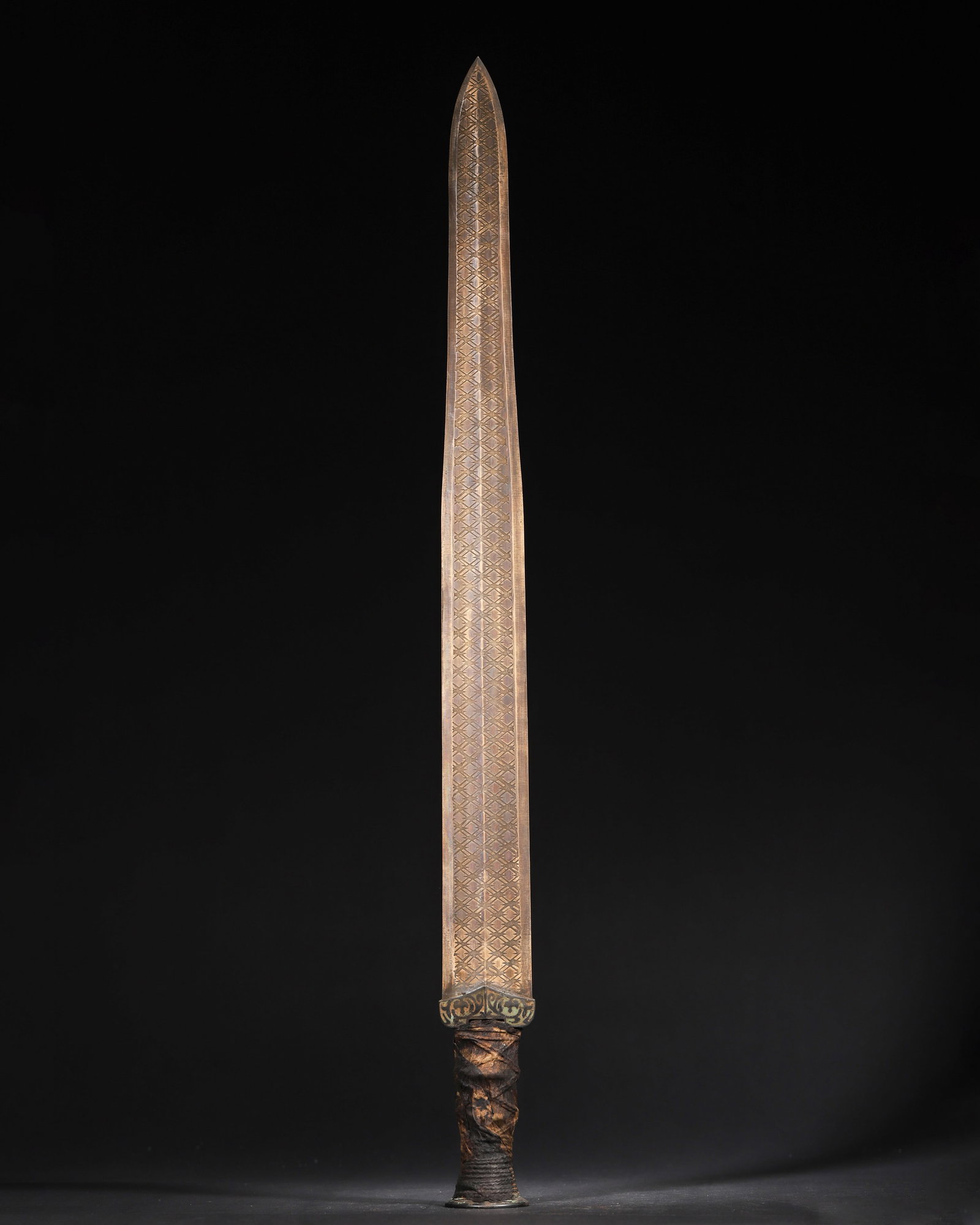 A Bronze ornament with Gold-Inlaid Bird-Script and Rhombus Pattern, Warring States Period - 5