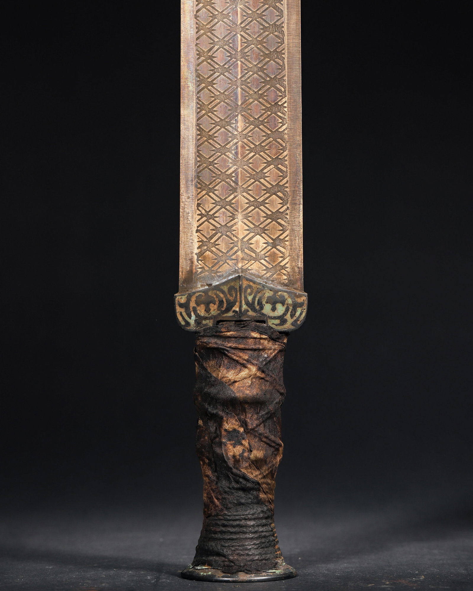 A Bronze ornament with Gold-Inlaid Bird-Script and Rhombus Pattern, Warring States Period - 7