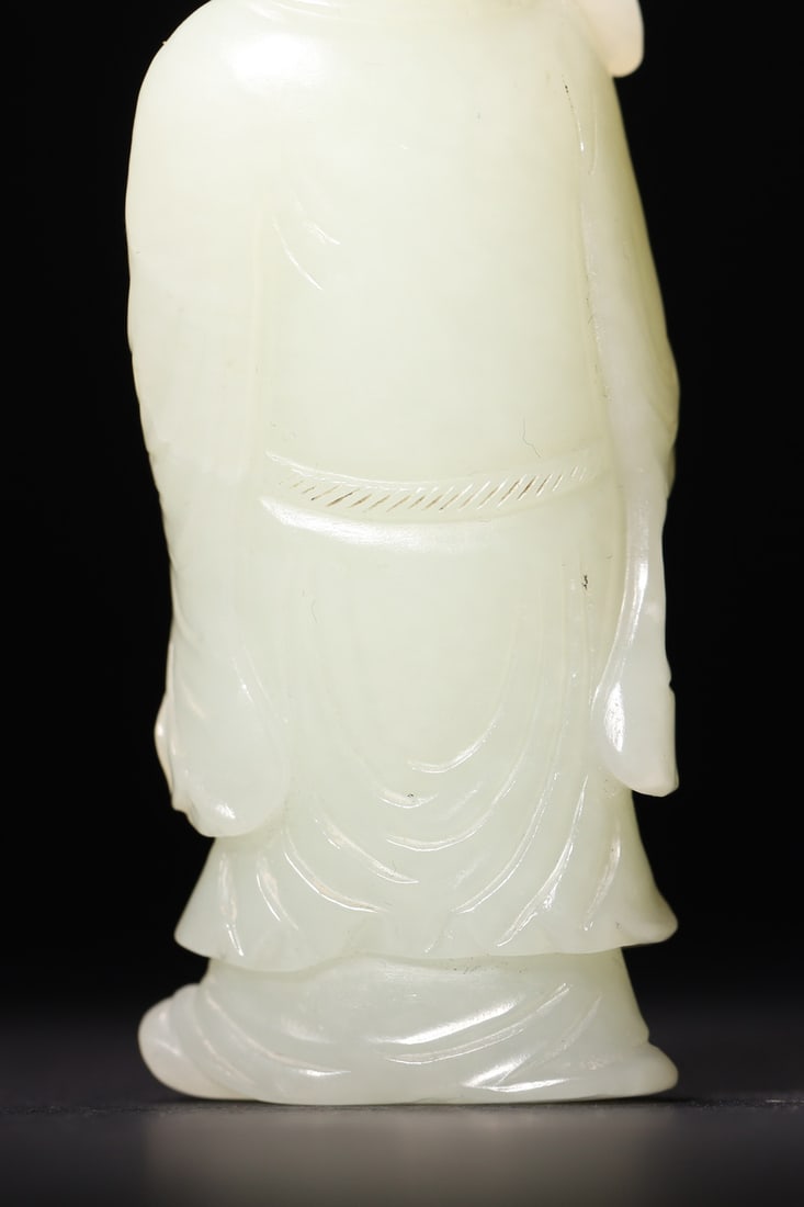 A Hetian Greenish White Jade Figure of an Immortal Holding Ruyi - Qing Dynasty - 6