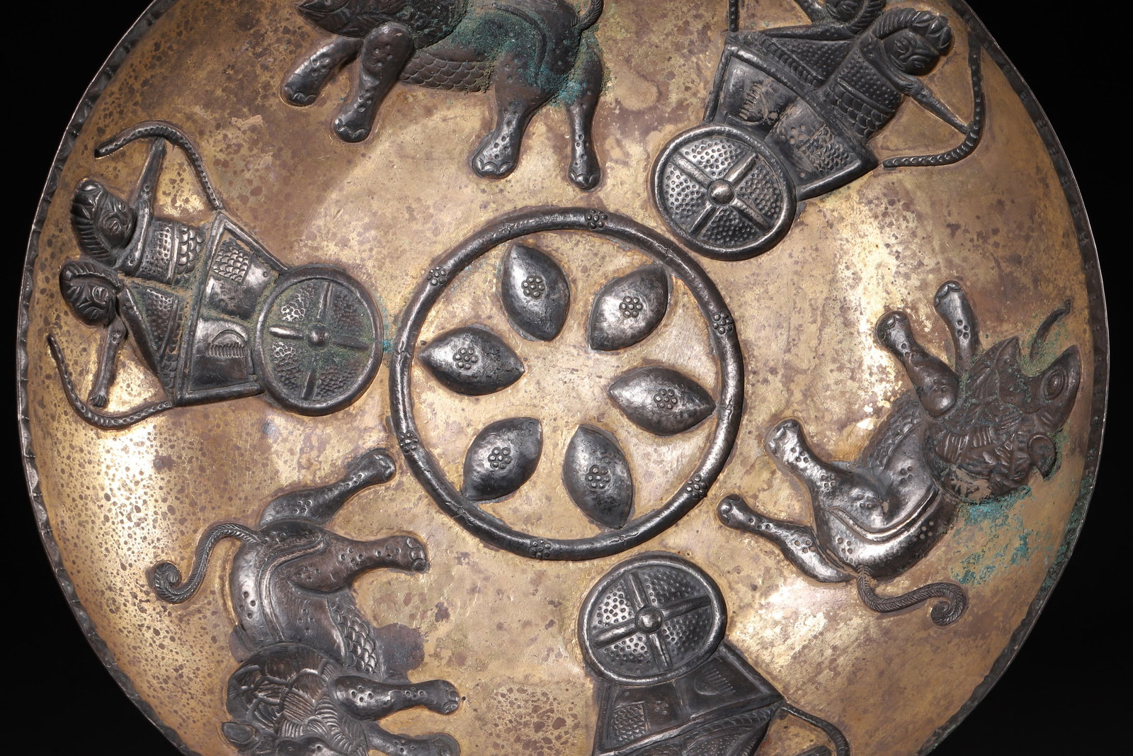 A Tang Dynasty Gilt Silver Plate with Hunting Scene - 2