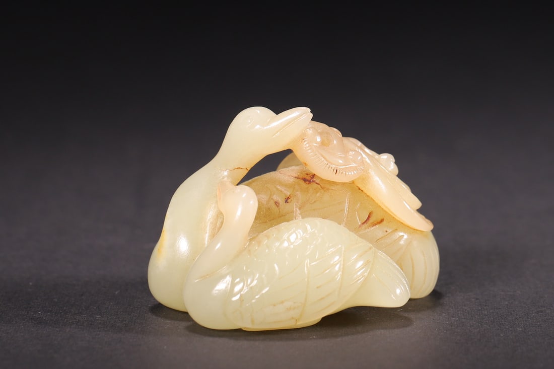 A Hetian Yellow Jade Carving of Two Geese Holding Lingzhi - Qing Dynasty (1 of 6)