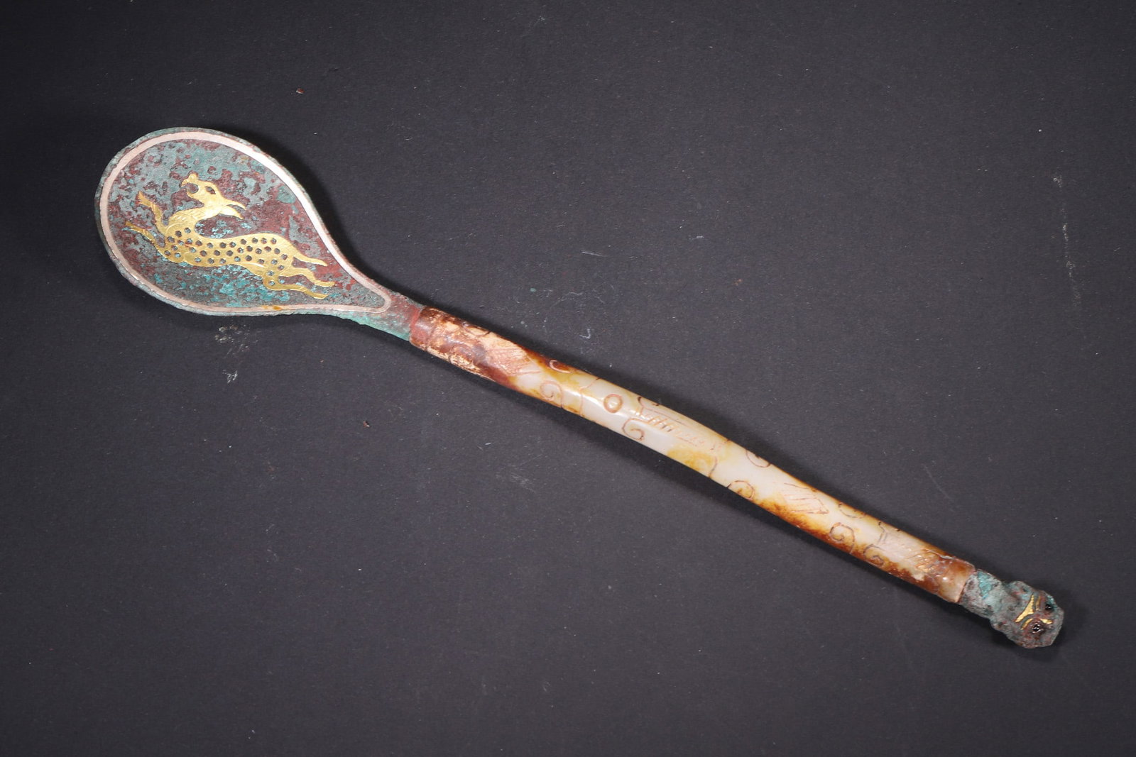 A Warring States Bronze Spoon with Gold and Silver Inlay, Deer Pattern and Jade Handle - 2