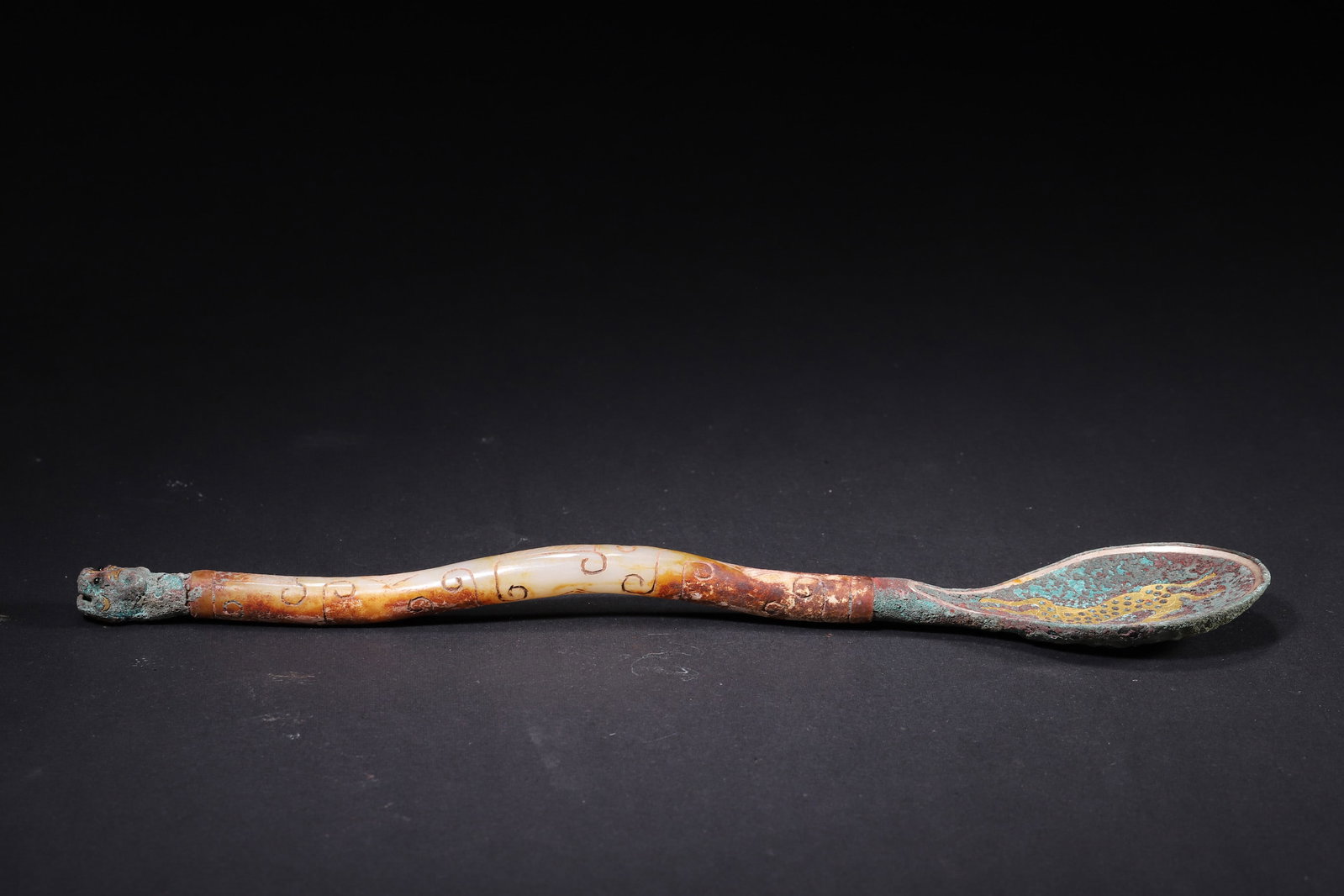 A Warring States Bronze Spoon with Gold and Silver Inlay, Deer Pattern and Jade Handle - 6
