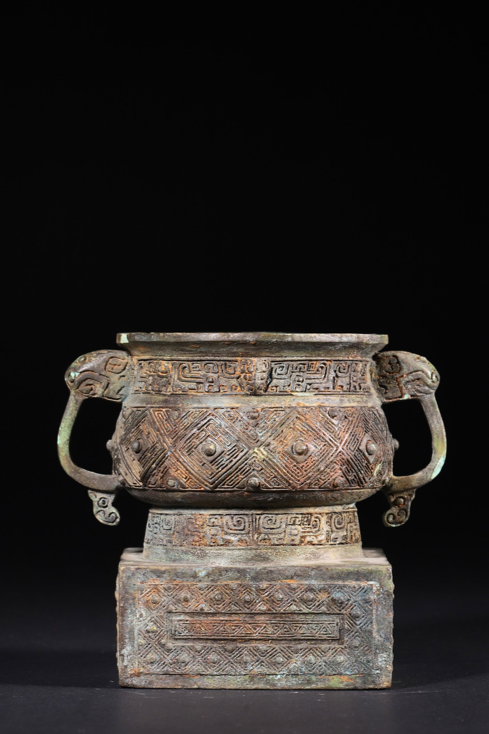 A Bronze Gui with Lei Patterns and Animal Handles - Late Shang Dynasty (1 of 8)