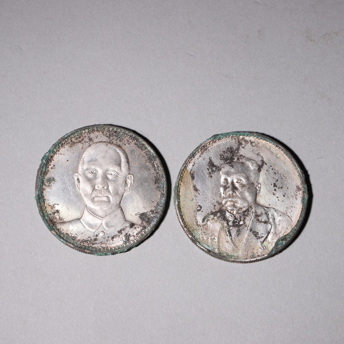 Two Silver Commemorative Coins with Portraits of Sun Yat-sen and Xu Shichang: Diameter 4.0cm (1.57in), Weight 55.0g (0.12lb)These two silver coins feature finely carved portraits of Sun Yat-sen and Xu Shichang, clear characters and patterns, and natural patina, embodying the ch