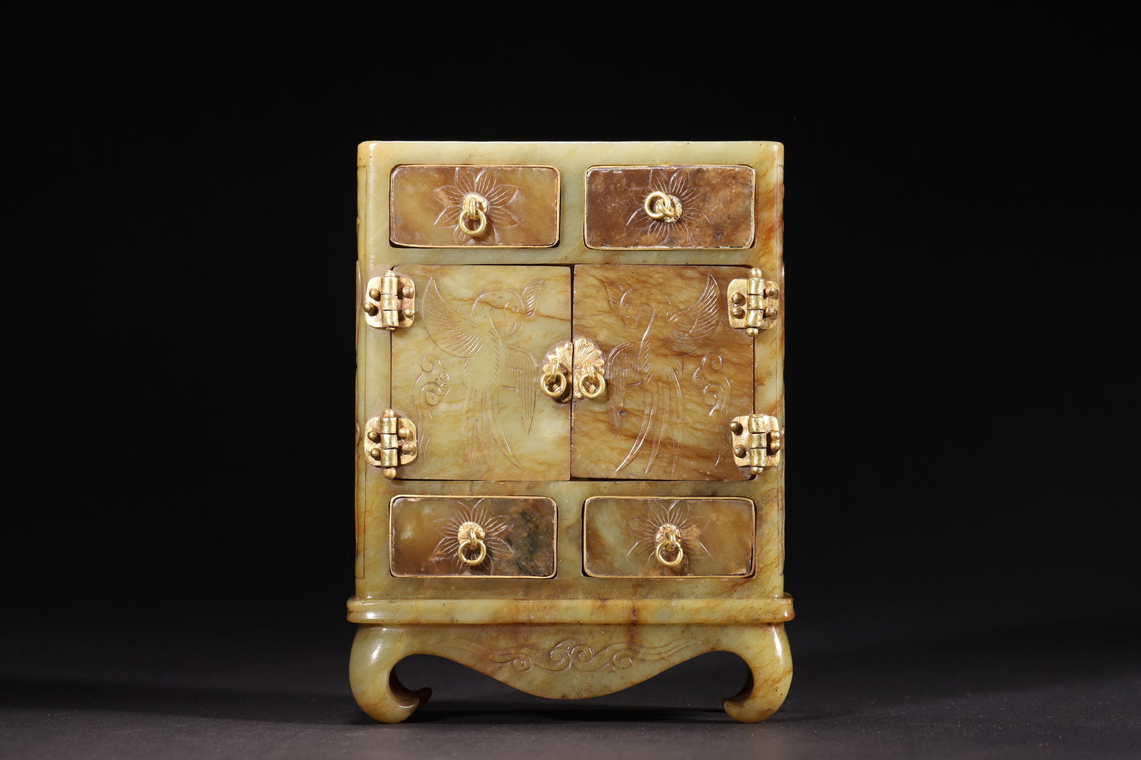 A Hetian Jade Cabinet with Gilt Copper Inlaid Floral and Bird Patterns (Tang Dynasty) (1 of 10)