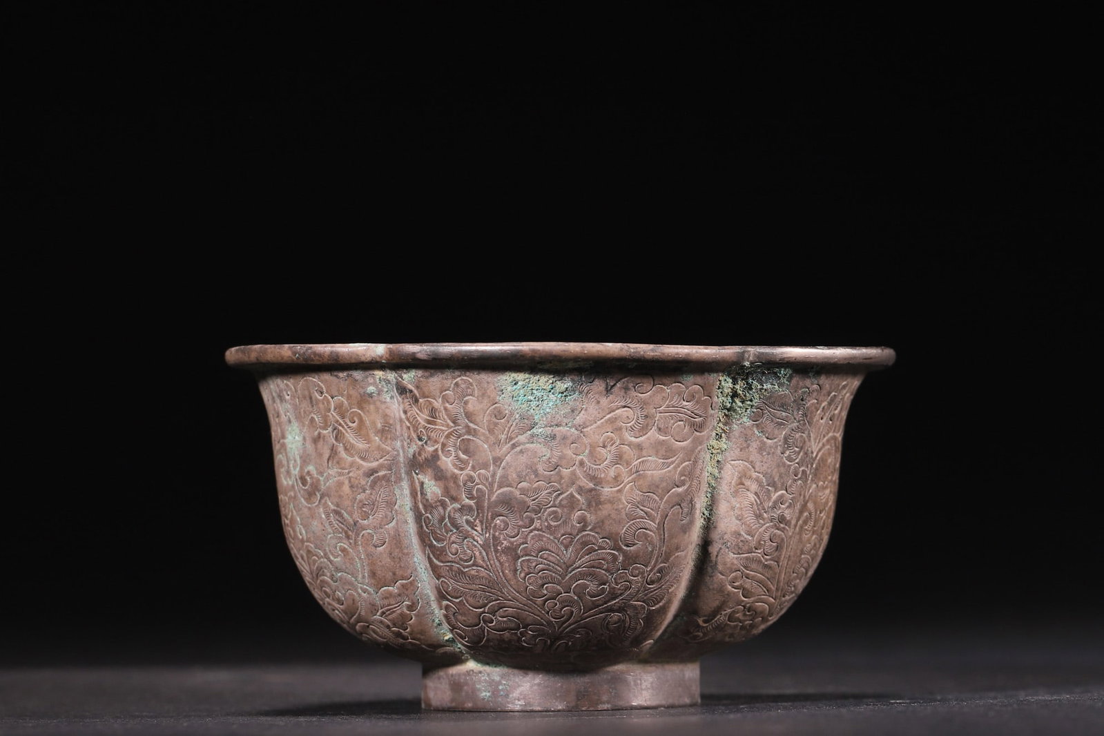 A Set of Tang Dynasty Silver Cup and Saucer with Engraved Floral Patterns (Separate Pieces) - 5