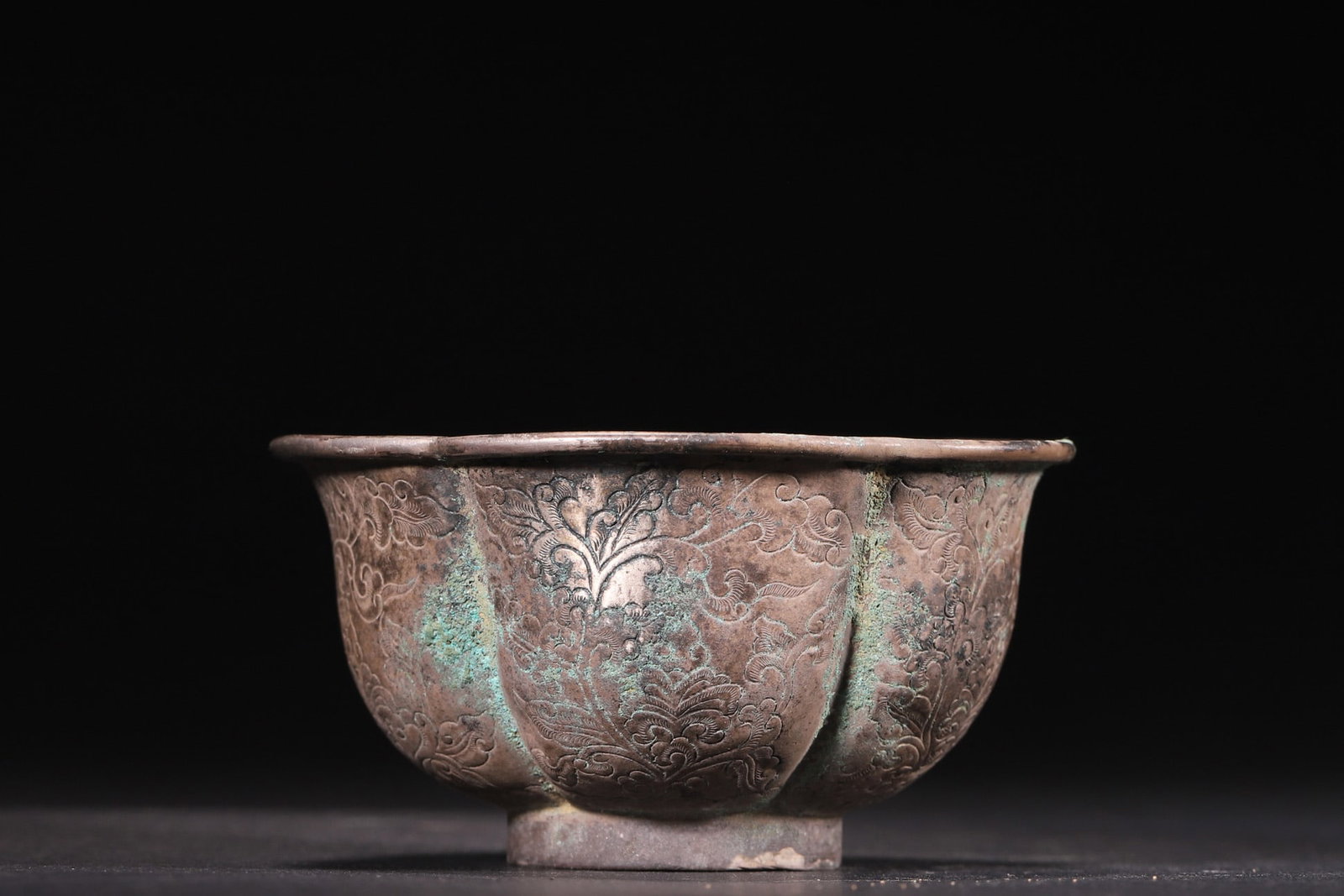 A Set of Tang Dynasty Silver Cup and Saucer with Engraved Floral Patterns (Separate Pieces) - 6