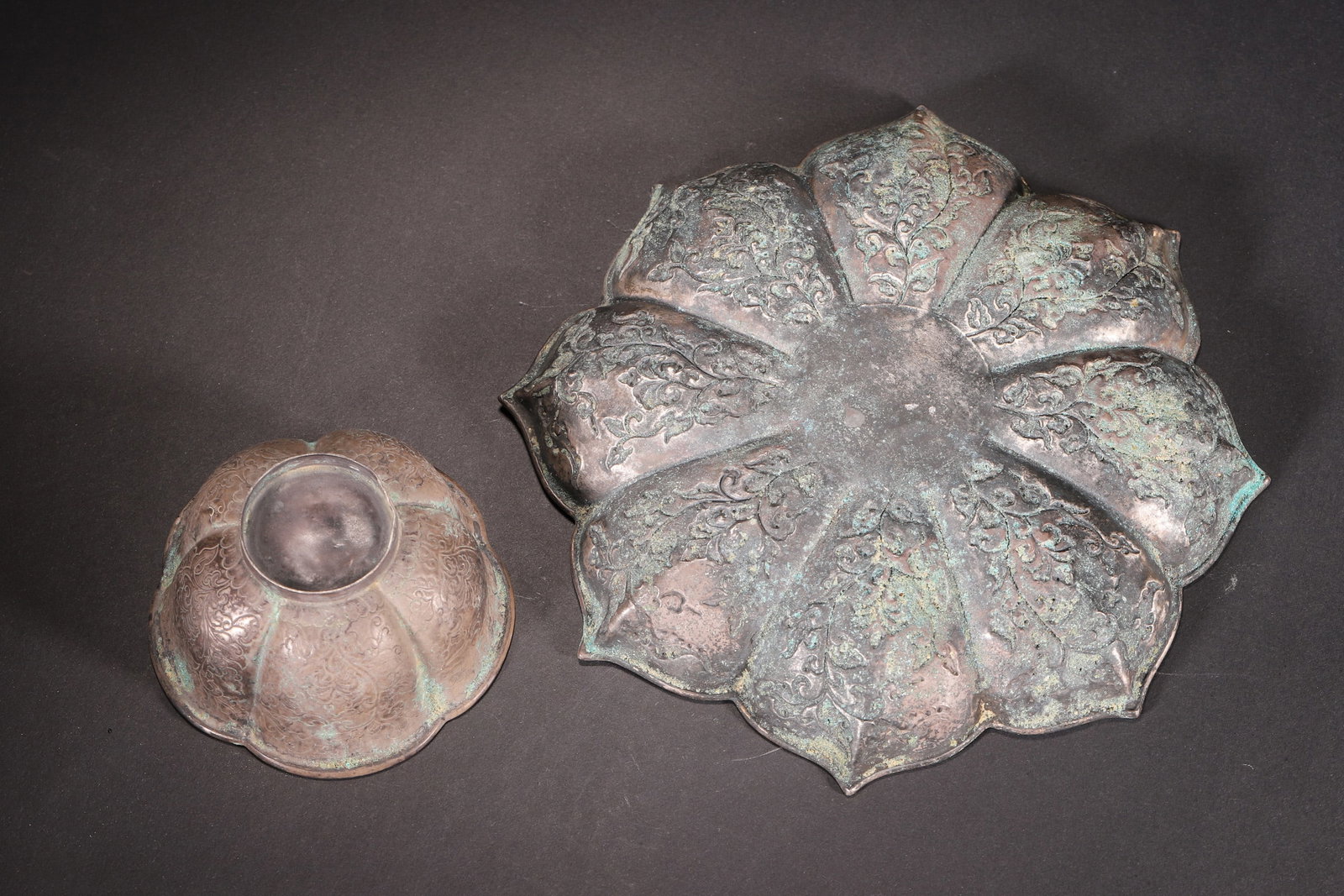 A Set of Tang Dynasty Silver Cup and Saucer with Engraved Floral Patterns (Separate Pieces) - 8