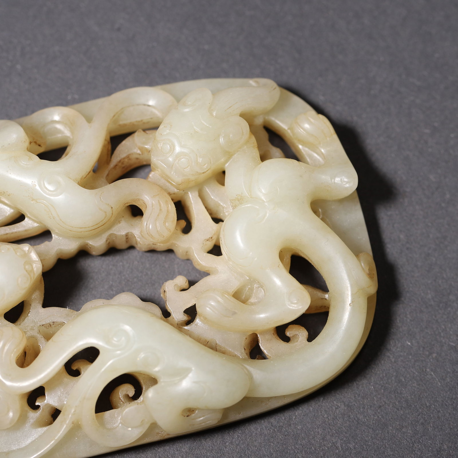 A Hetian Jade Openwork Three-Chilong Inlay, Yuan Dynasty - 3