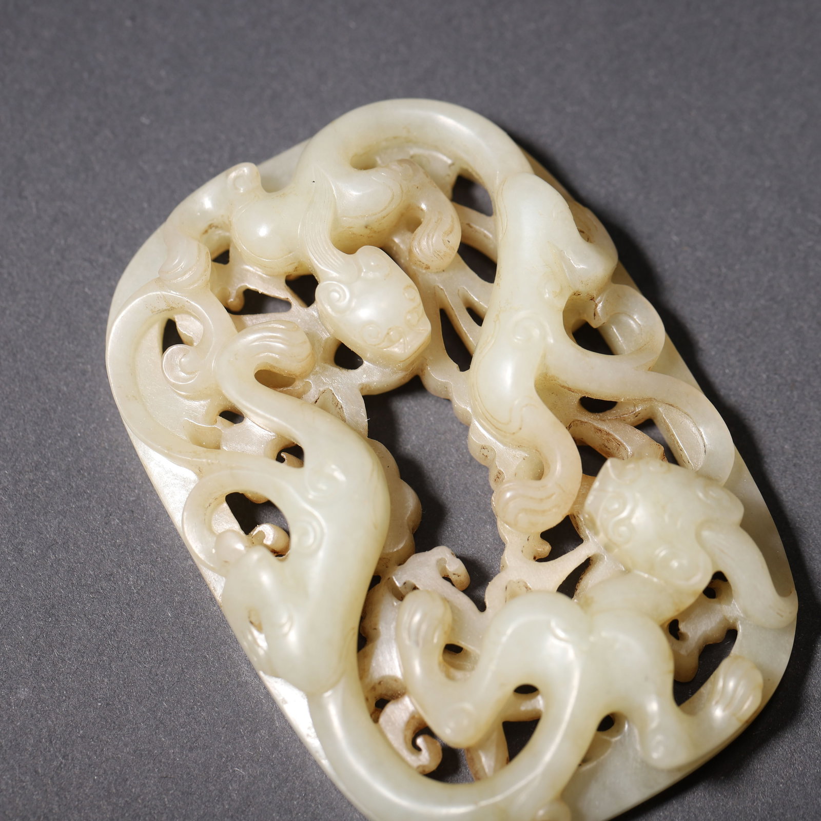 A Hetian Jade Openwork Three-Chilong Inlay, Yuan Dynasty - 4