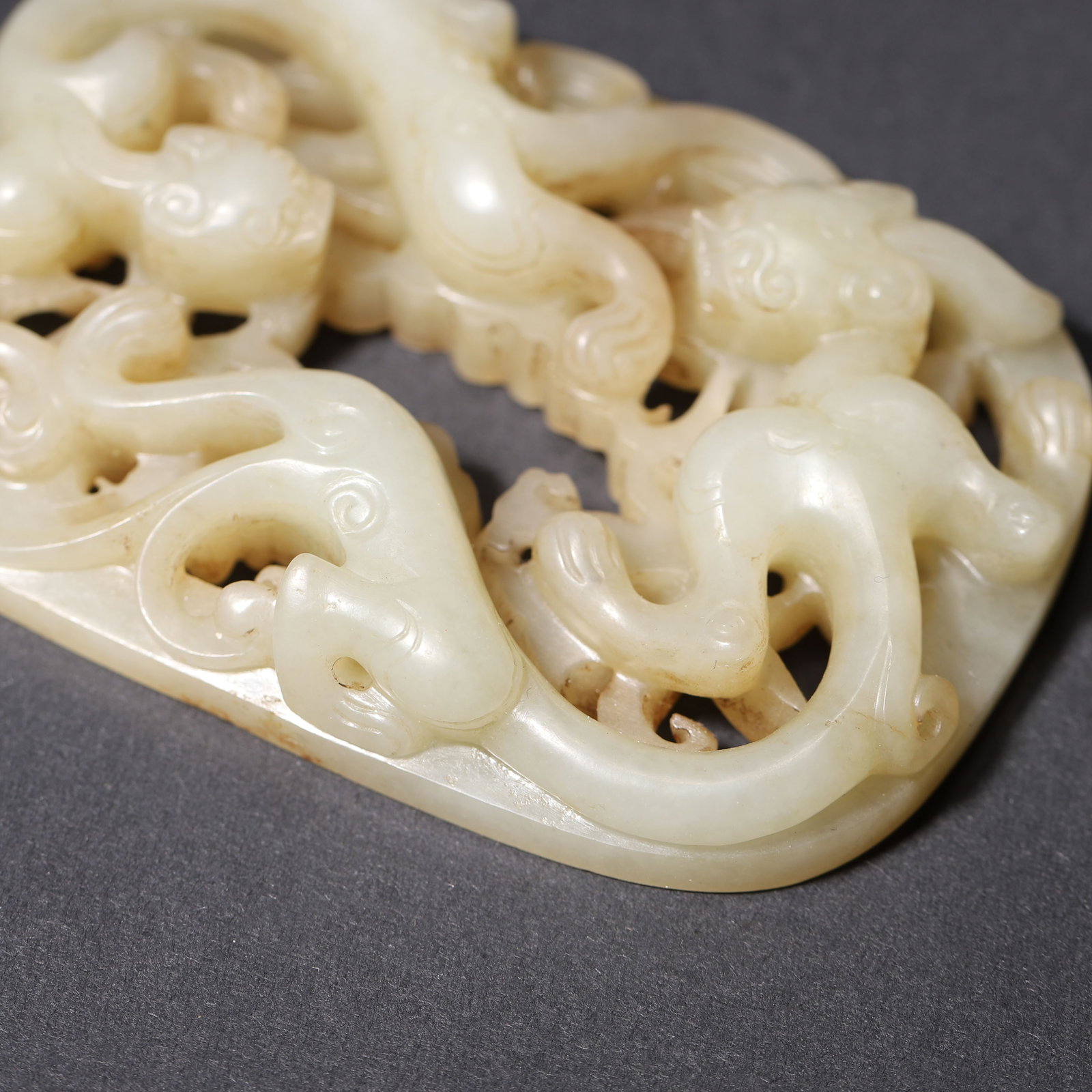 A Hetian Jade Openwork Three-Chilong Inlay, Yuan Dynasty - 5